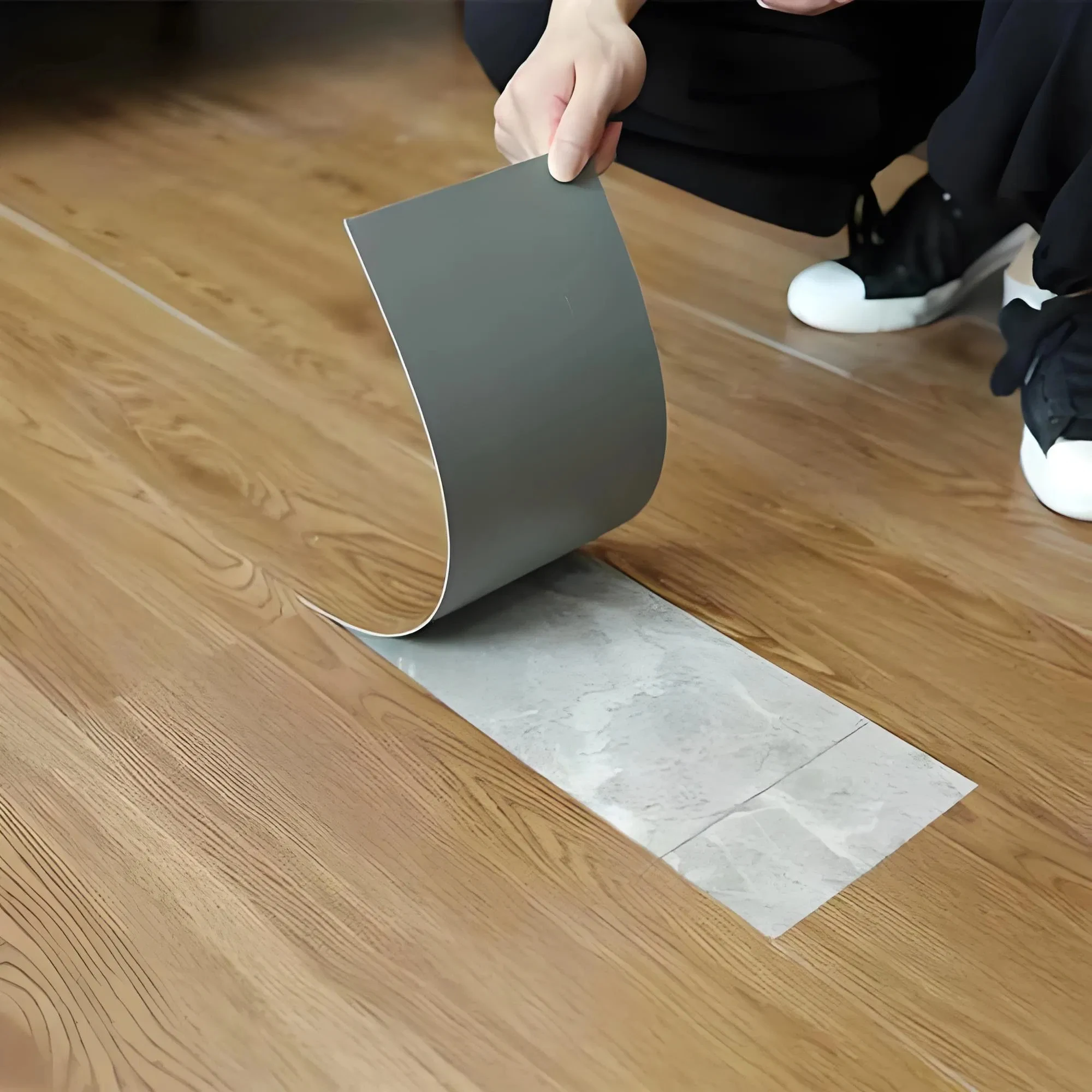 Adesivo per pavimenti in vinile laminato con clic autoadesivo Piastrella in pietra per piano in vinile Spc Pavimenti ibridi Guangdong