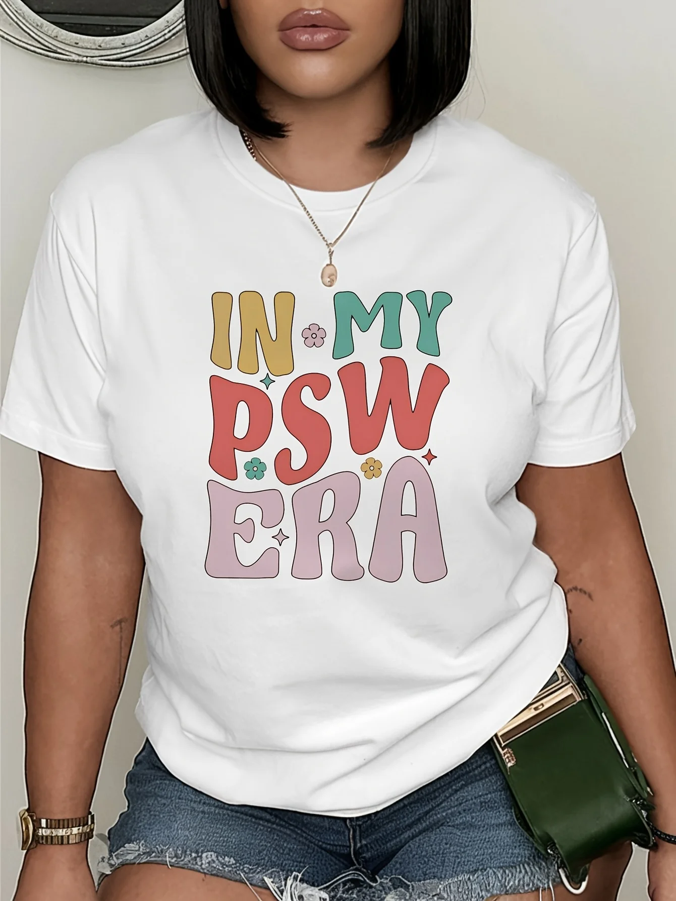 Camiseta blanca con gráfico 'IN MY PSW ERA' de manga corta y cuello redondo para mujer - Camiseta informal y elegante para damas
