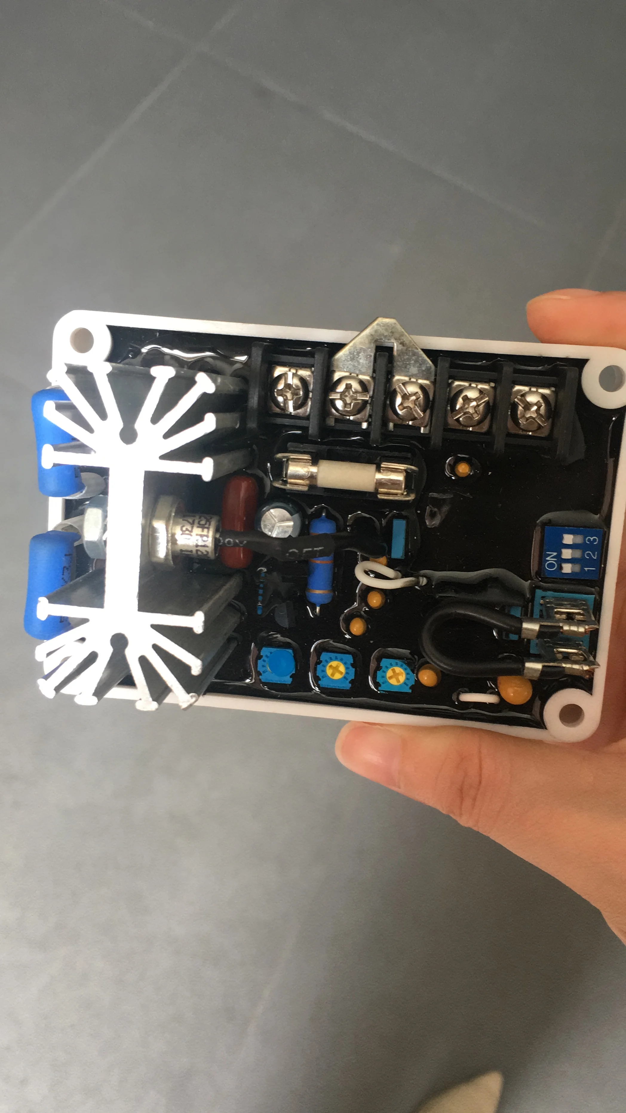 

VR648 AVR VR648 Universal voltage regulator vr648, avr vr648 EA05A