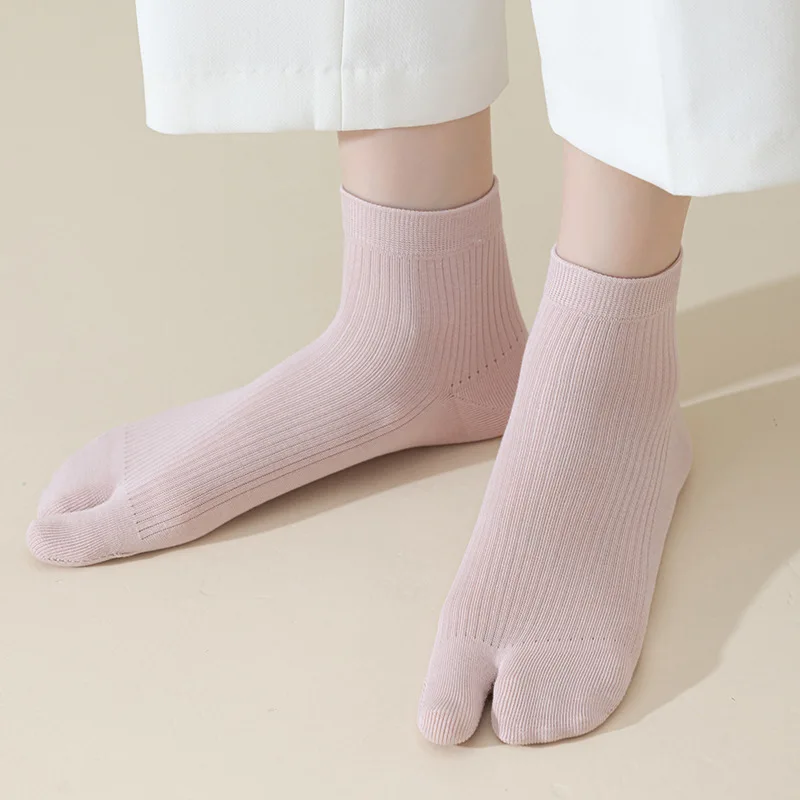 5 Pairs Split Toe Tabi Socks for Women Cotton Spring Autumn Thin Boneless Two Finger Crew Sock Solid Short Split Toe Clogs Socks