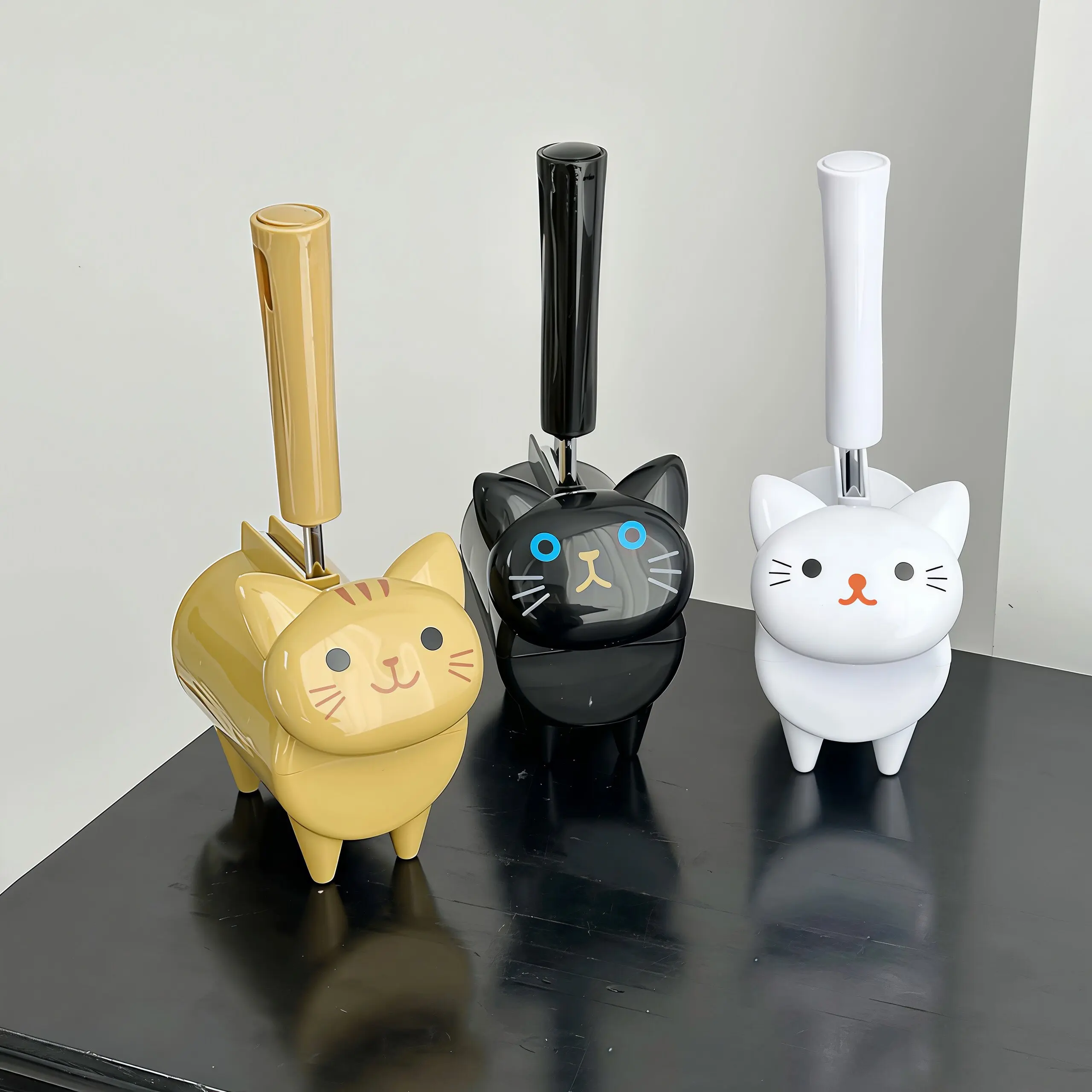Strong Sticky Lint Roller with Cute Cat Design, Pet Hair Remover for Garments, Tearable Refill Sheets