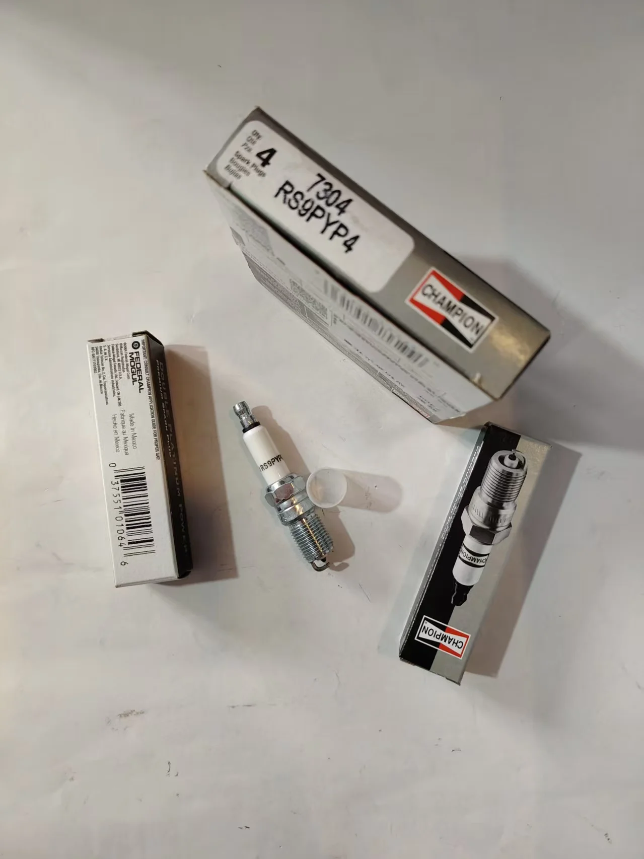 

4PCS Platinum Spark Plugs 7304/RS9PYP4 For Ford E-350/450,JAGUAR 3.0/ASTON MARTIN