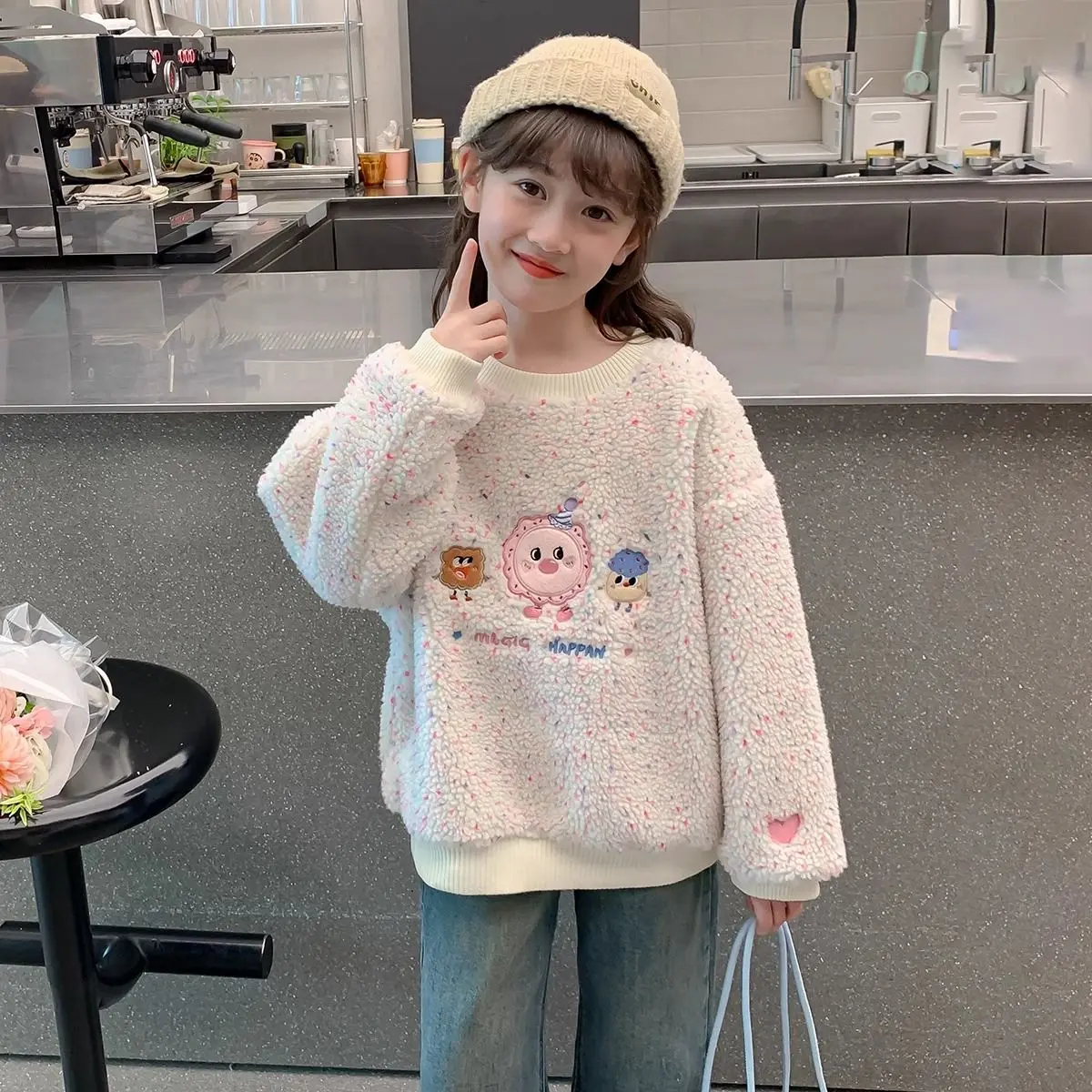 

Новинка осени/зимы 2025, стильный теплый свитшот с круглым вырезом для девочек — утолщенный детский топ на флисовой подкладке из овечьей кожи