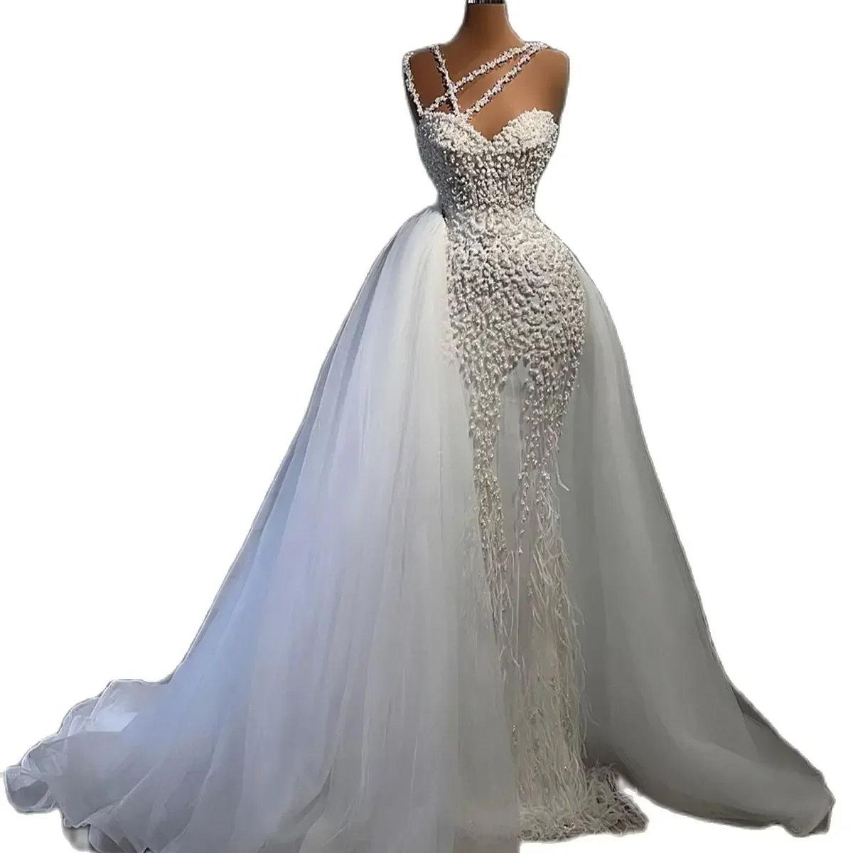 ชุดแต่งงานแบบสายเดี่ยวประดับลูกปัดและแอพพลิเคชั่นแบบสั่งทำพิเศษ พร้อมกระโปรงทูลล์คลุมยาว  ชุดเจ้าสาวประดับขนนก