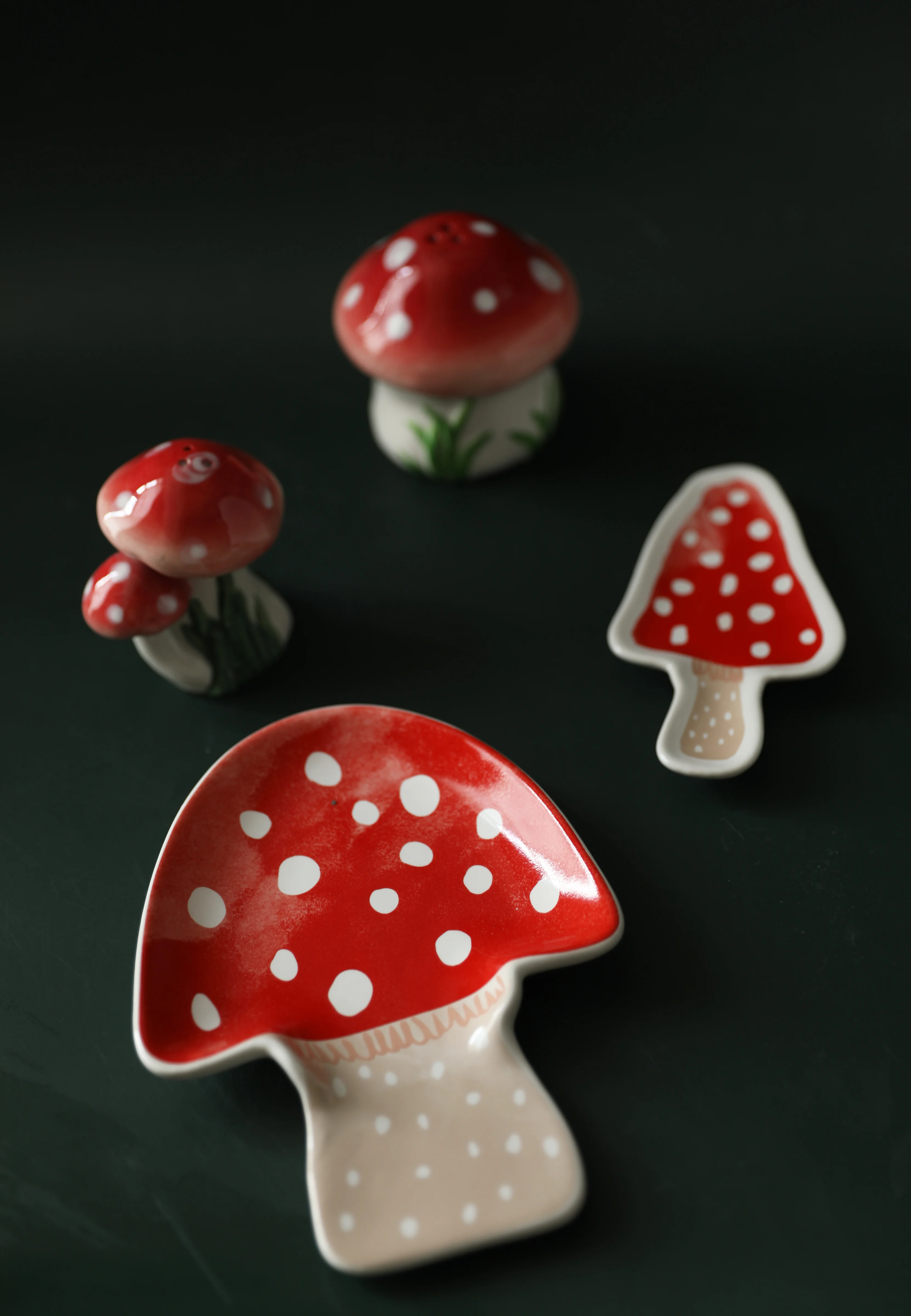 

Small Mushroom Shaped Ceramic Breakfast Tray with Mushroom Seeds and Poison, Storage Tray