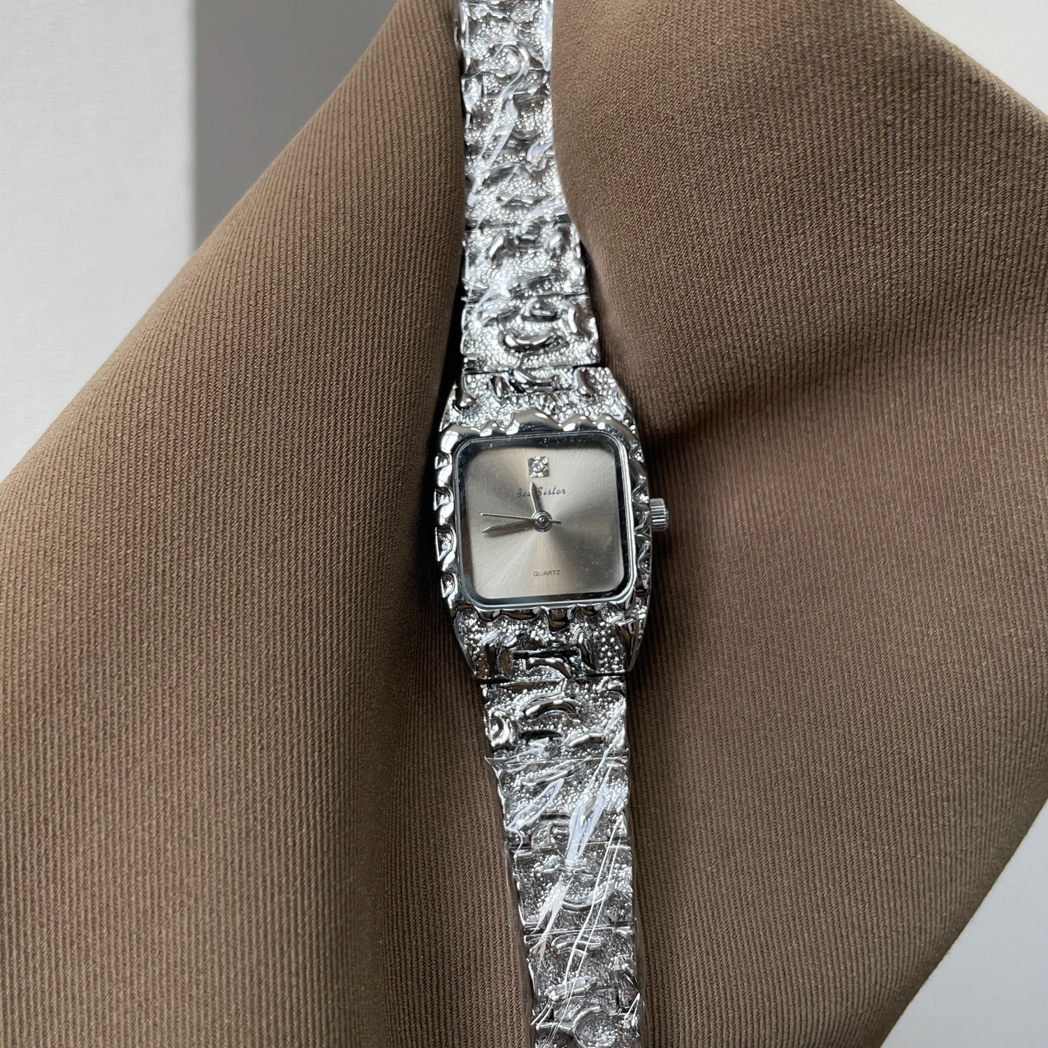 

Elegant women's wristwatchhigh-end and stylish 2025 new modela trendy and sophisticated women's watch, a perfect gift for women.