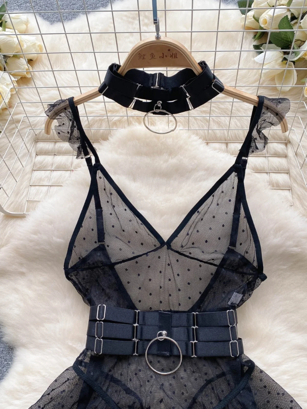 بدلة قماشة ضيقة من قماش الكشكشة الخصر ، رباط شبكي سفلي ، رقبة حرف V ، بلوزة نسائية مثيرة ، بدلة عصرية ، 1: