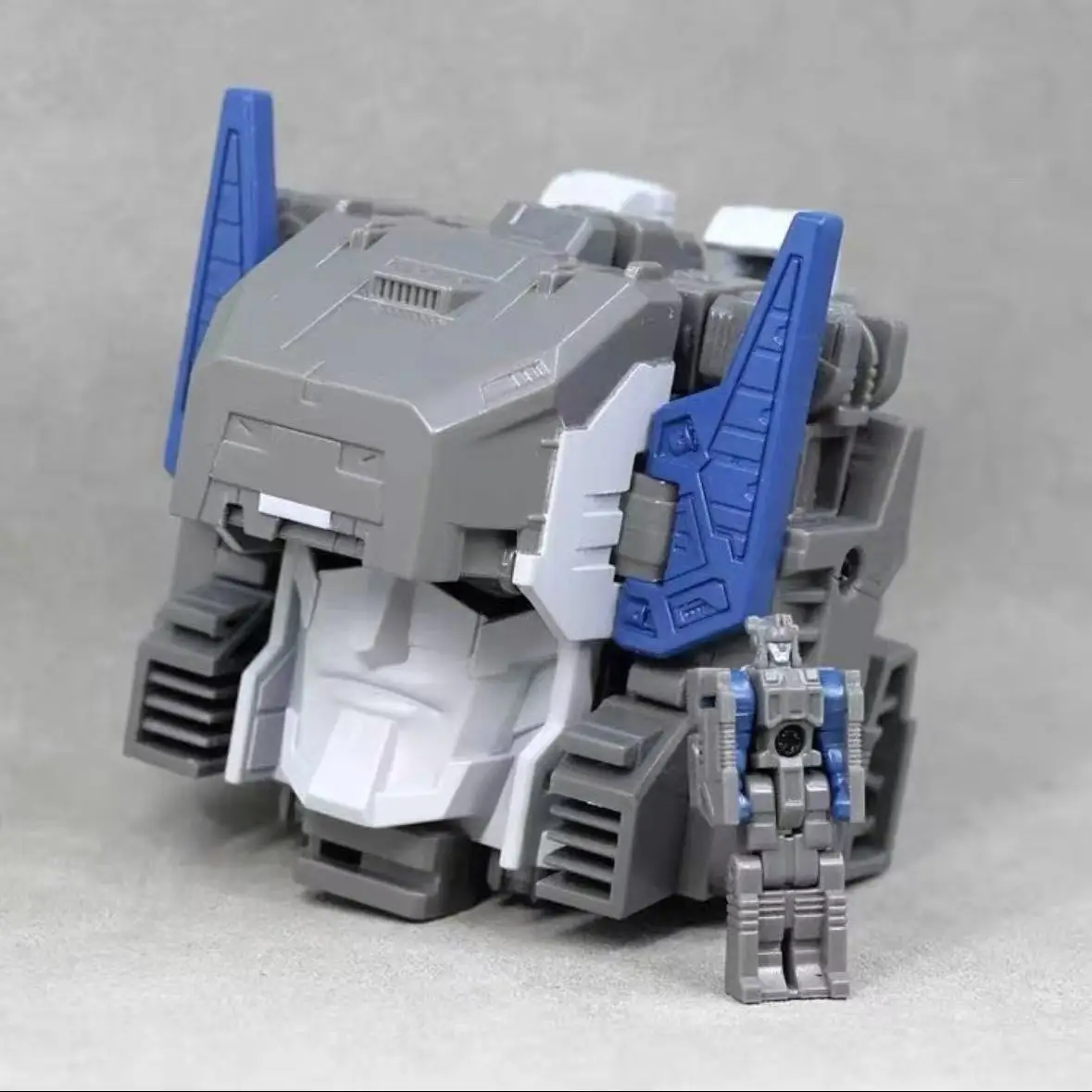 Thumbnail 3 - #6 Transforming Robot Toys Discount Picks