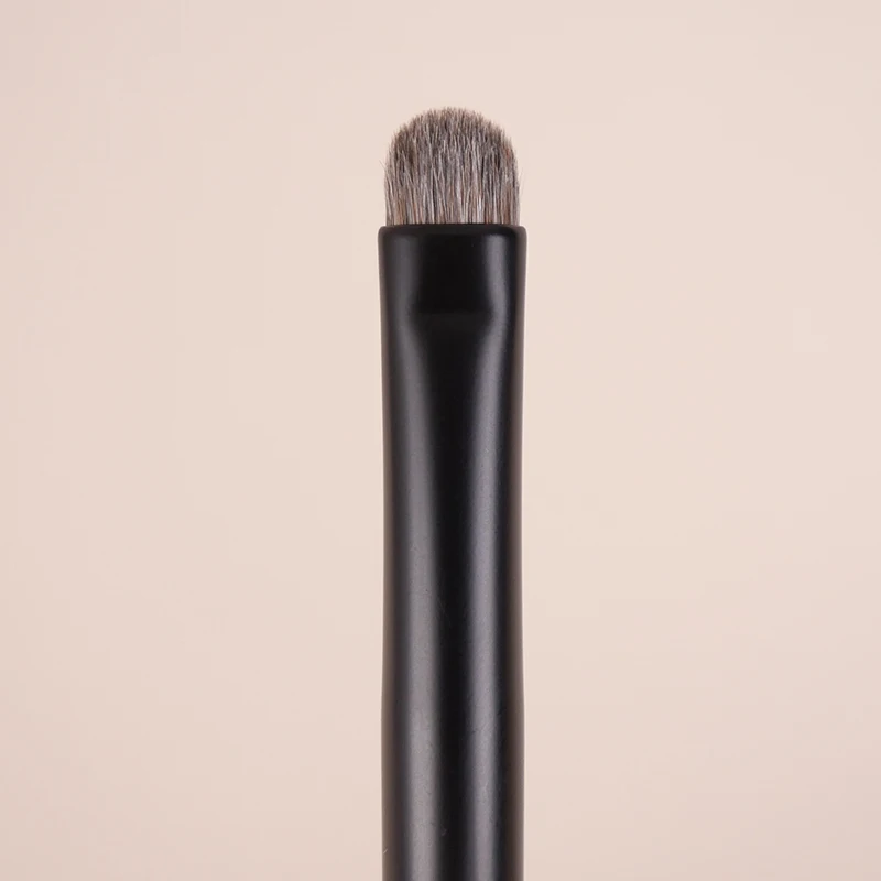 Yizhibi professional hand-made makeup brush face brush eye shadow brush red squirrel mixed with high quality goat hair.