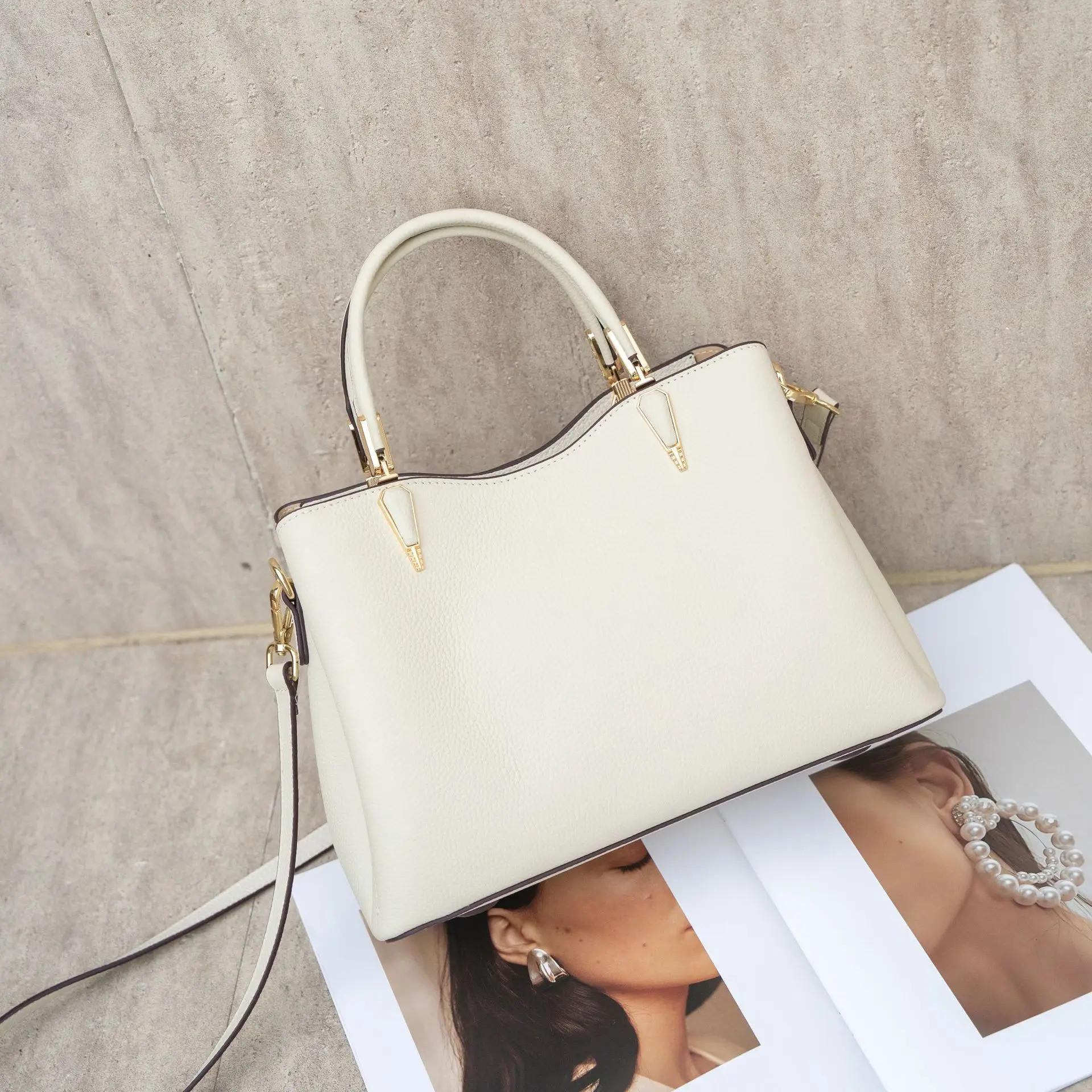 

Luxury Togo Leather Shoulder Bag 2025 Spacious Designer Tote Handbag for Women, Elegant Commuter Bag for Business & Travel