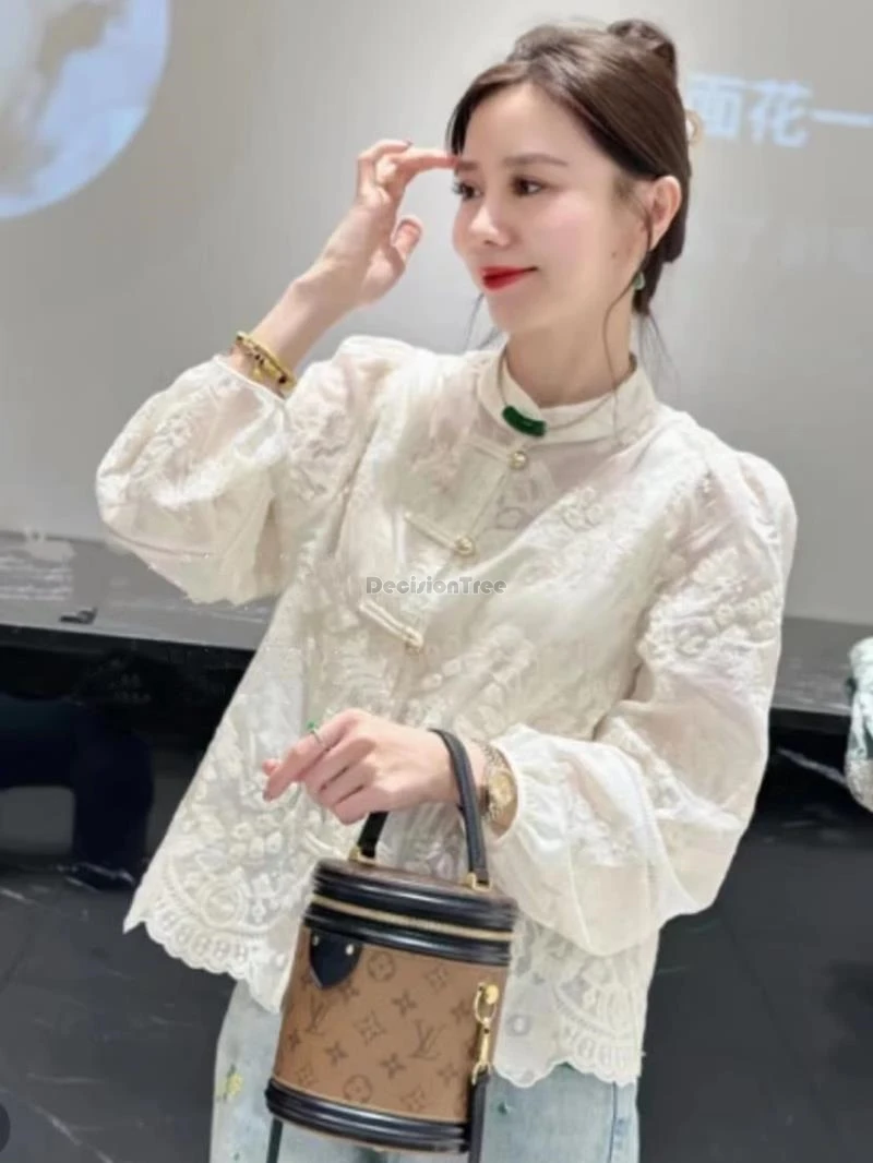 

Новая женская блузка в китайском национальном стиле 2025 года: свободный крой, традиционная вышивка, длинный рукав, рубашка-ципао на пуговицах