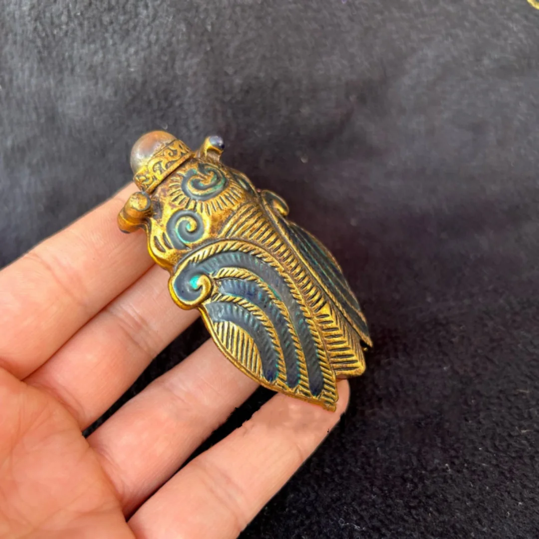

Collecting Chinese antique gold silkworm handmade copper snuff bottle
