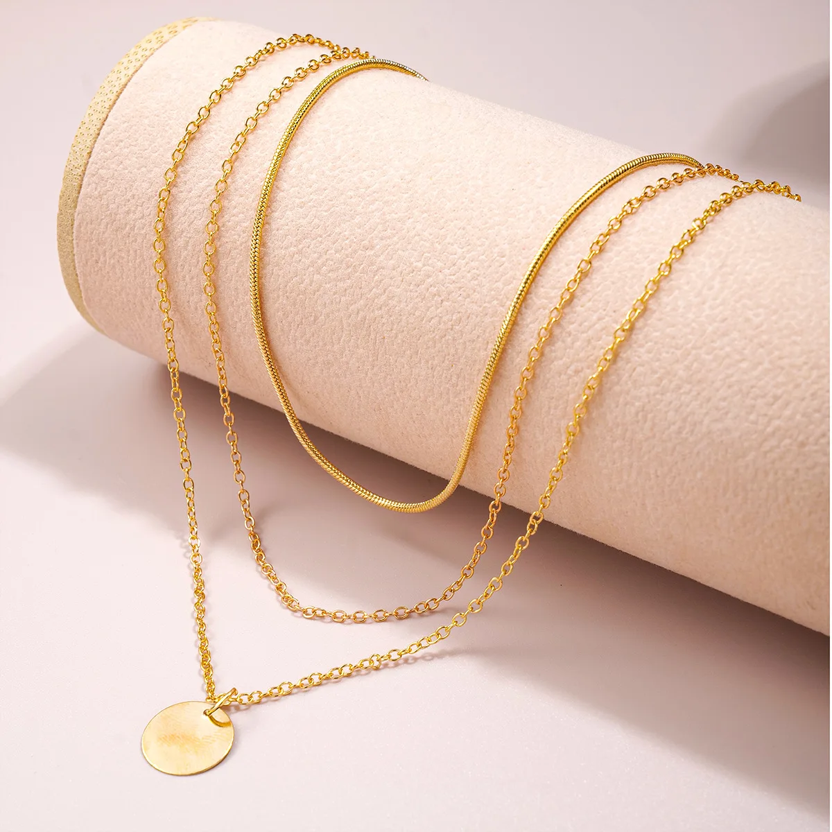 1PCS New Fashion Simple Round Pendant Three-Layer Stacked Wear Style Clavicle Alloy Necklace Women's Light Luxury Elegant Style