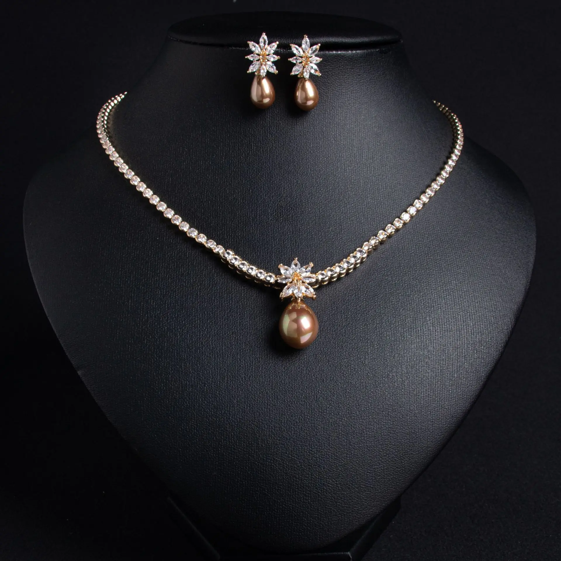 

Collarbone Coffee Colored Imitation Pearl Necklace Earring Set with Single-layer Micro Inlaid Zircon Necklace