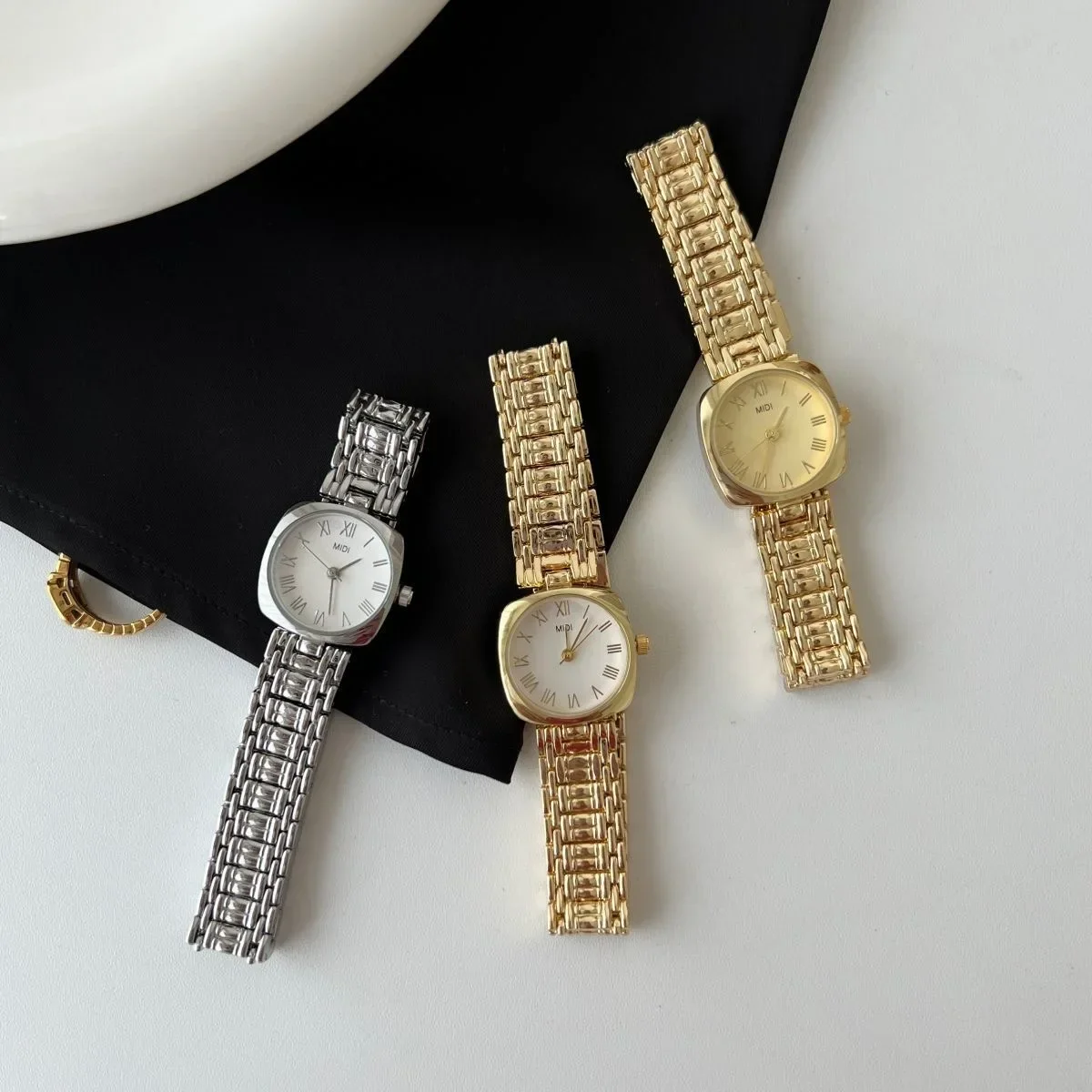 Vintage Style Women Quartz Watch Small Rectangle Square Dial Watches Ladies Luxury Wristwatch Classic Simple Fashion Gold Clock