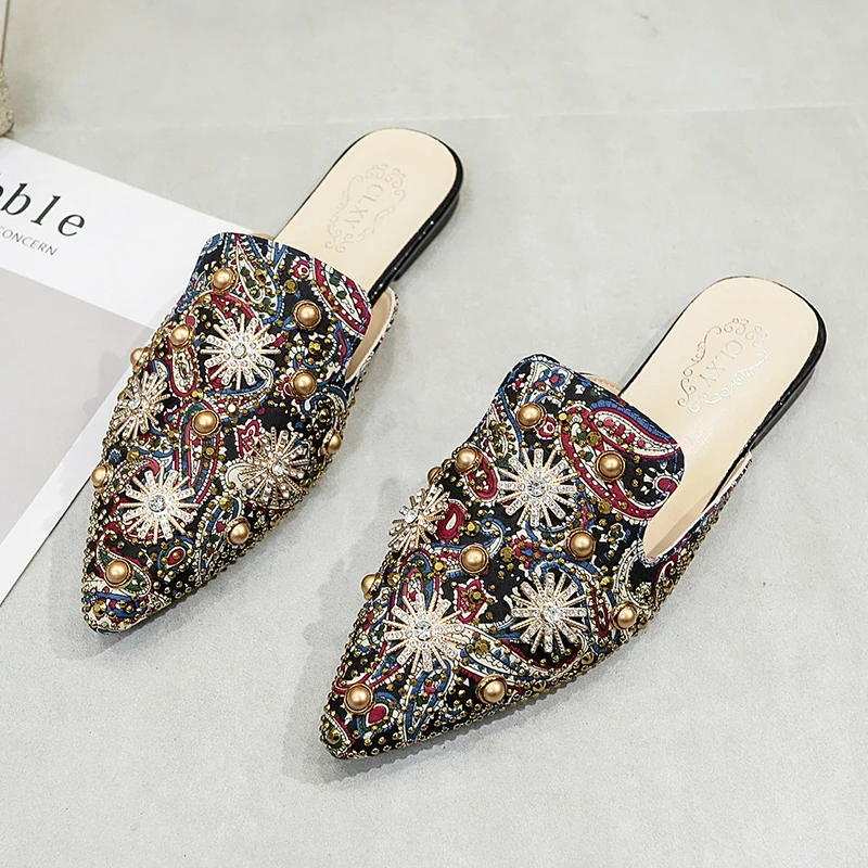 Summer 2022 New Elegant Women Rivets Slides Mules Breathable Flat Slippers Closed Toe Slides Party Shoes