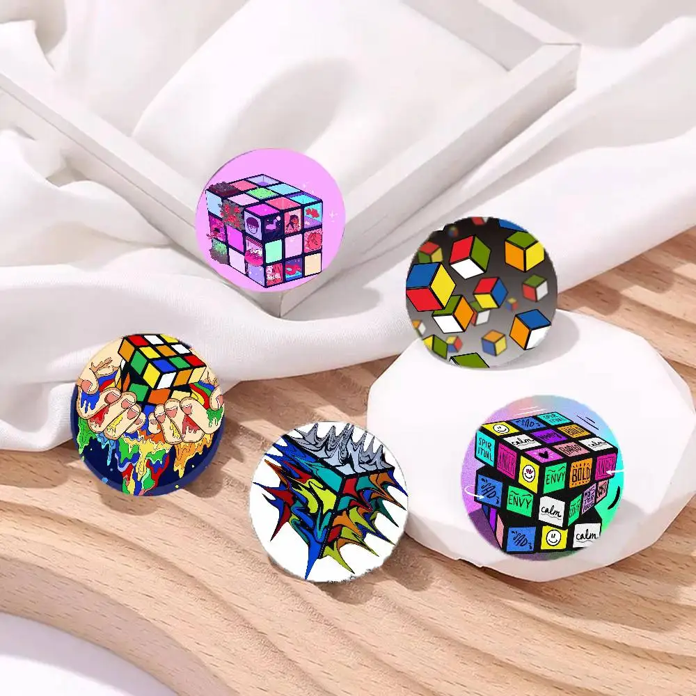 Insignias de cubo de Rubiks, insignia láser redonda de Anime, broche de dibujos animados, ropa, mochila, accesorios, solapa