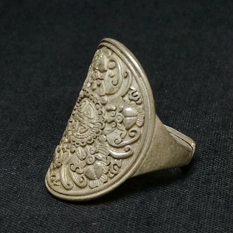 Old Chinese Tibet Silver Carving Five Bats Statue Ring Ornament Antique Tibetan Art Collection