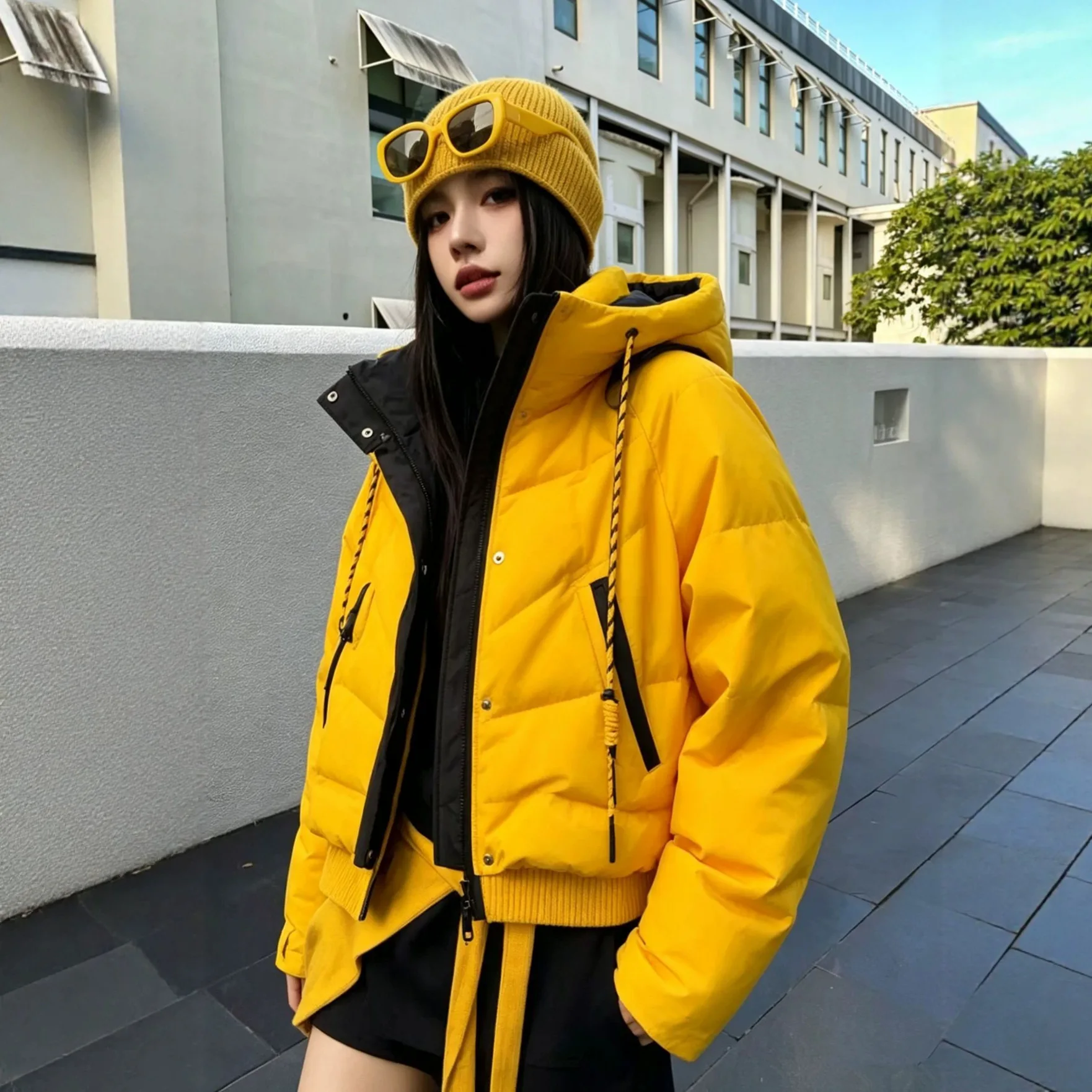 Winter Fashion Short Hooded Down Jacket Female Thick Warm Drawstring Zipper Jacket Women White Duck Down Quilted Pocket Outwears