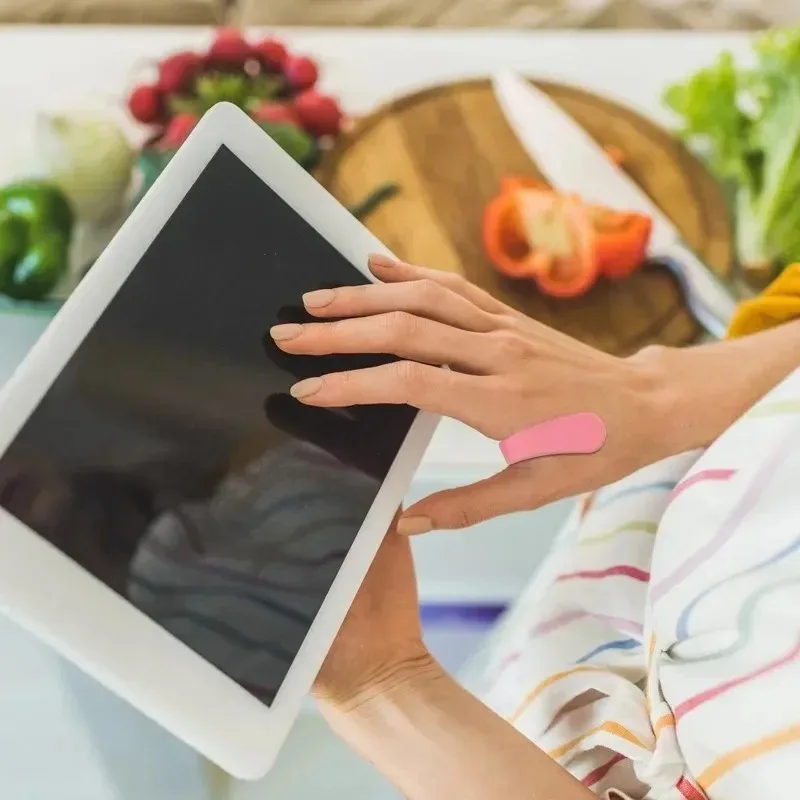 

Multi-functional acupoint meridian massage clamp, designed to relieve stress. This mini massager is ideal for fitness