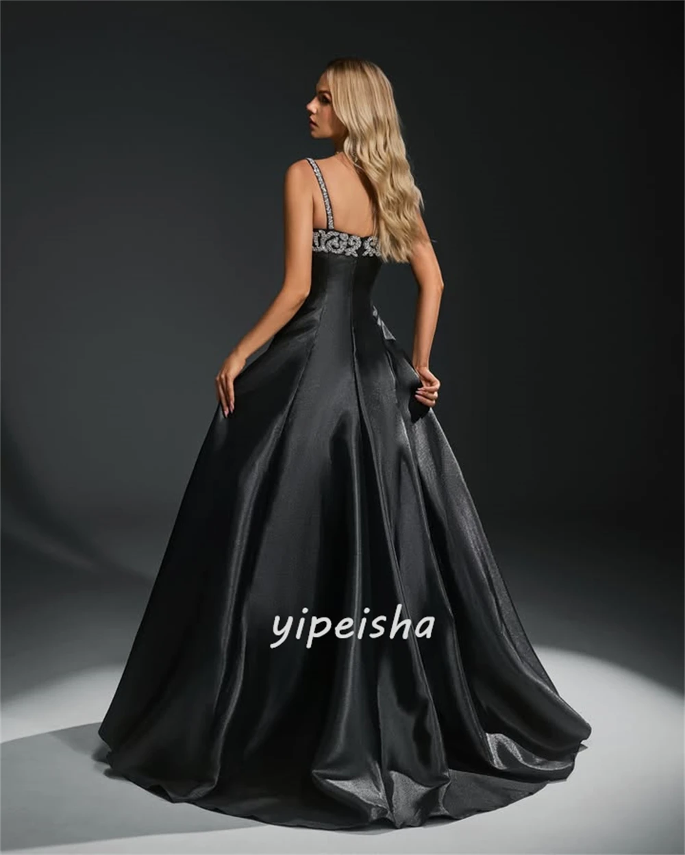 Abiti lunghi personalizzati eleganti scintillanti Charmeuse con strass increspati A-line con cinturino per spaghetti Abiti da sera abbinati di alta qualità