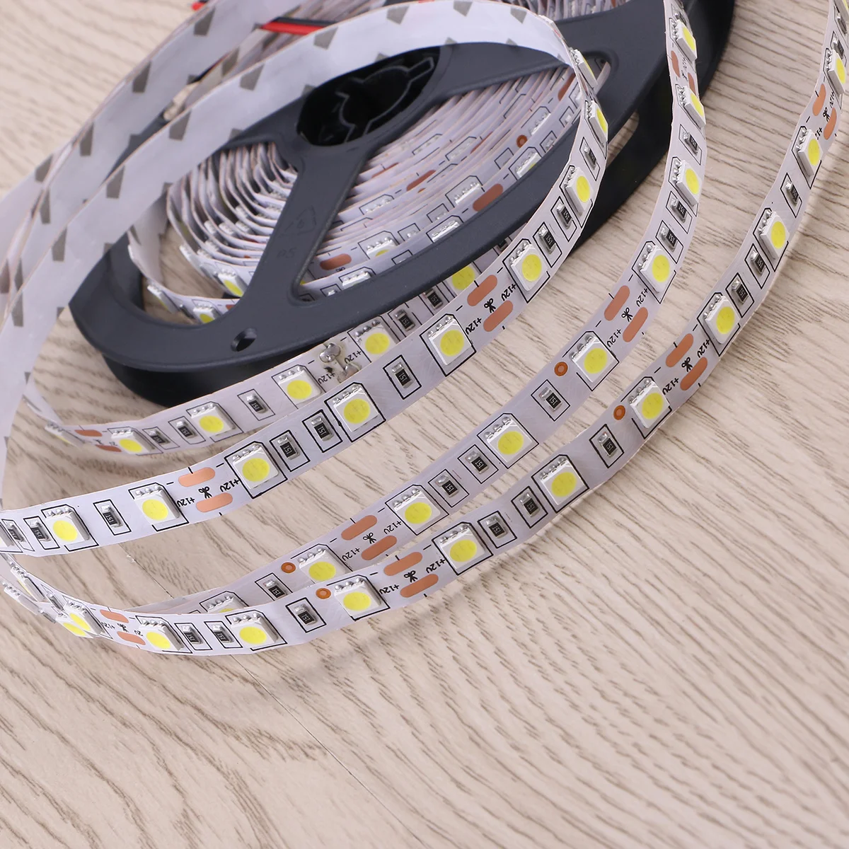 

5M 24V 300Led Red Light Led Strip Lights Flexible Non-Waterproof Smd 5050 Easy Install Low Heat Decorative Lighting For