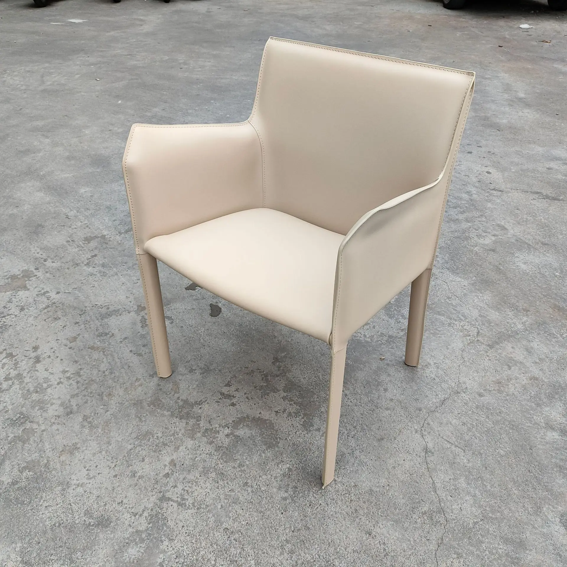 

Customizable Italian minimalist saddle leather dining chair