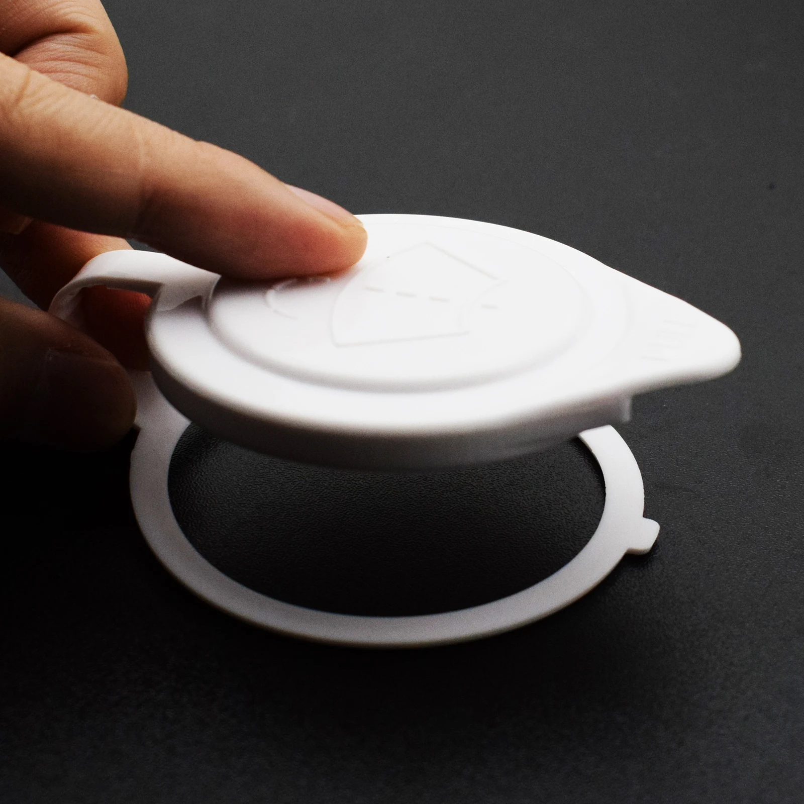 Erick\'s Wiper Front Wiper Washer Fluid Reservoir Bottle Lid Cap Cover For Mitsubishi Pajero Мицубиси Паджеро 2 FTO MK2 91 - 99