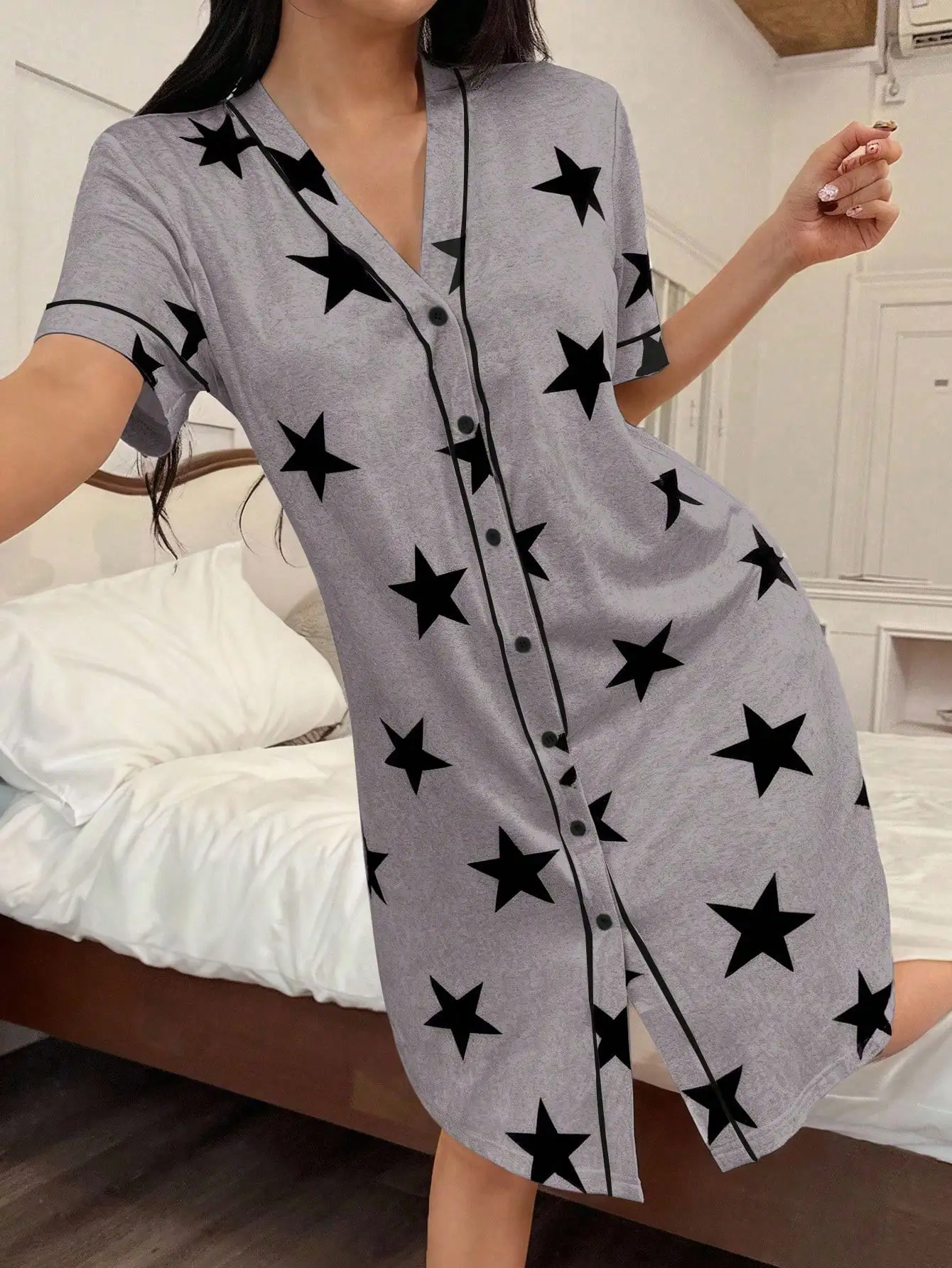 

Gray Star Print V-Neck Short Sleeve Women's Nightgown Sleepwear
