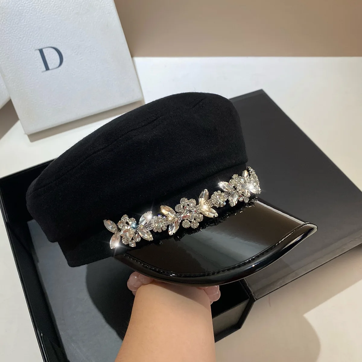 2025 outono Paris Fashion Navy Cap – Chapéu de jornaleiro de mistura de lã de luxo, detalhes de cristal Swarovski, perfeito para estilo de rua