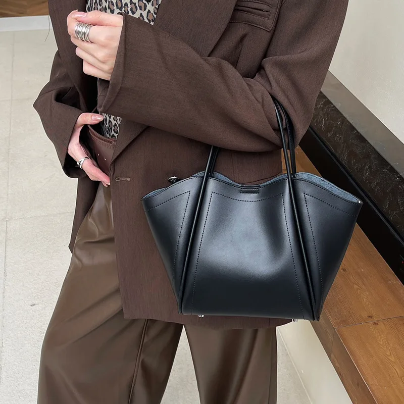 2025 Trend Women's Large Capacity Wing Design Tote Bag Roomy Commuting Daily Use Ladies Purse Chic Structured Work Bag