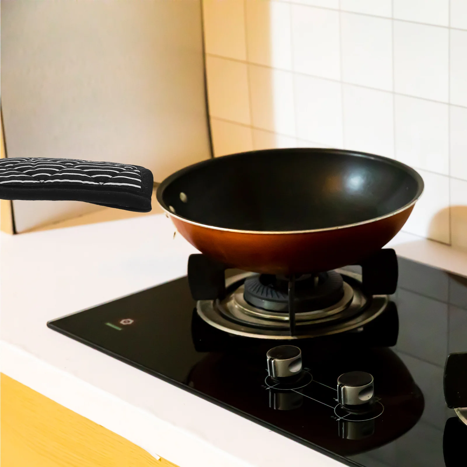 

2 Pcs Pot Covers Hot Pan H Sleeve Kitchen Heat Tools Mitts Black White Striped Chili Pattern Fits Most H