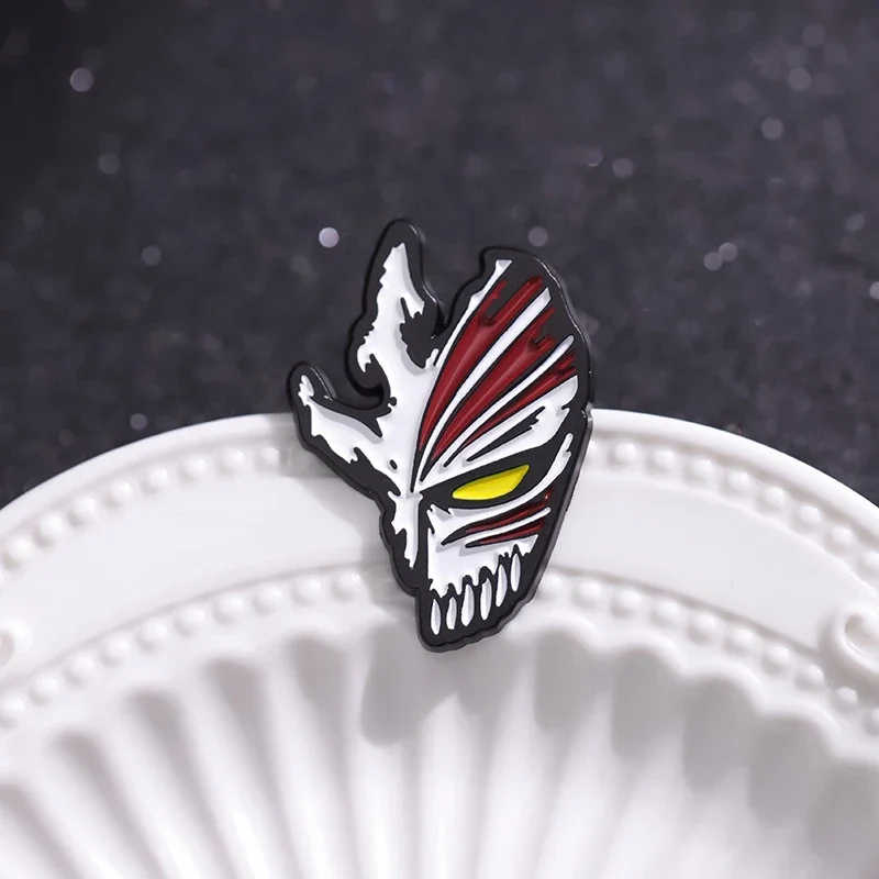 Japanese Anime BLEACH Grim Reaper Mask Brooch Enamel Pin Custom Punk Skeleton Mask Badge Lapel Backpack Jewelry Gifts For Fan