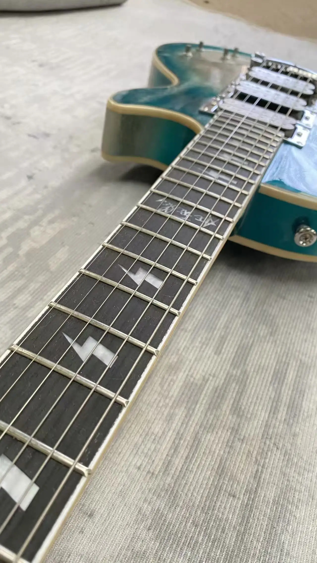 Electric guitar made in China, metallic sparkle paint, green