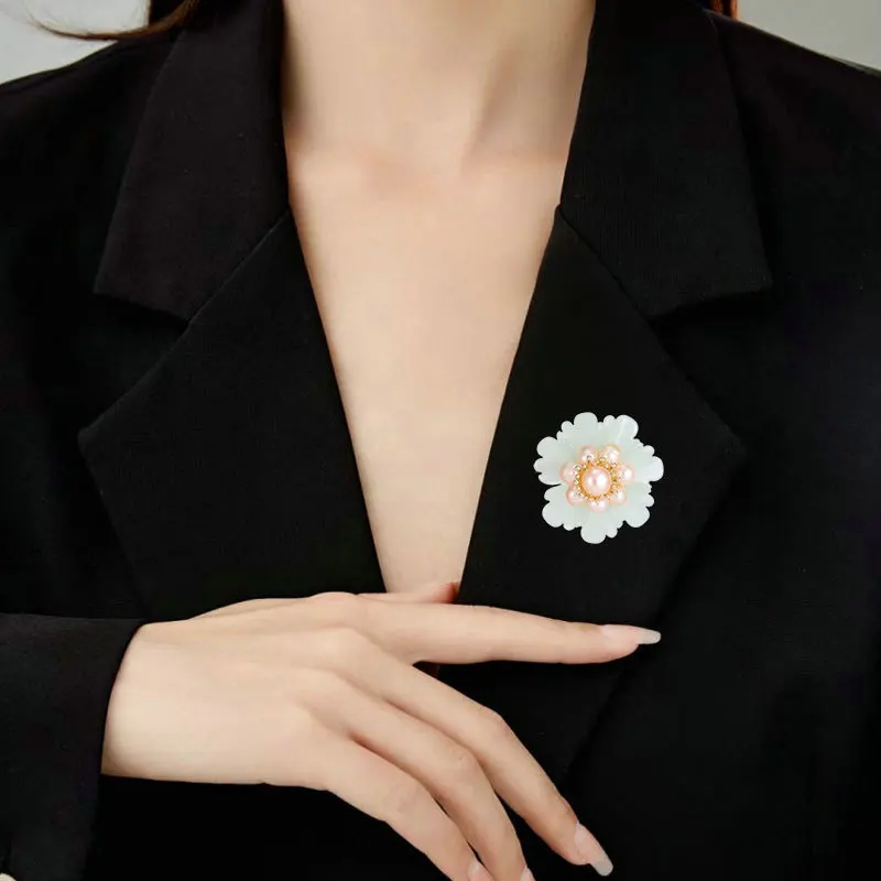High-end multi-functional coat suit brooch, elegant and refined camellia brooch