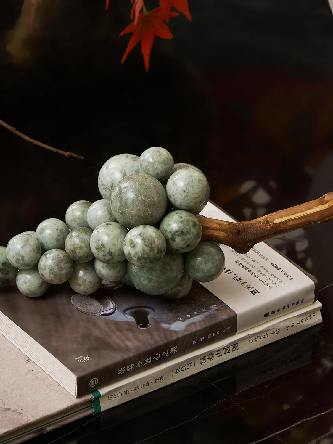 

Декоративный шкаф-витрина в стиле ар-деко, китайский винтаж, для гостиной, с резьбой по нефриту в виде фруктов, для чайного столика, образец для демонстрационного зала