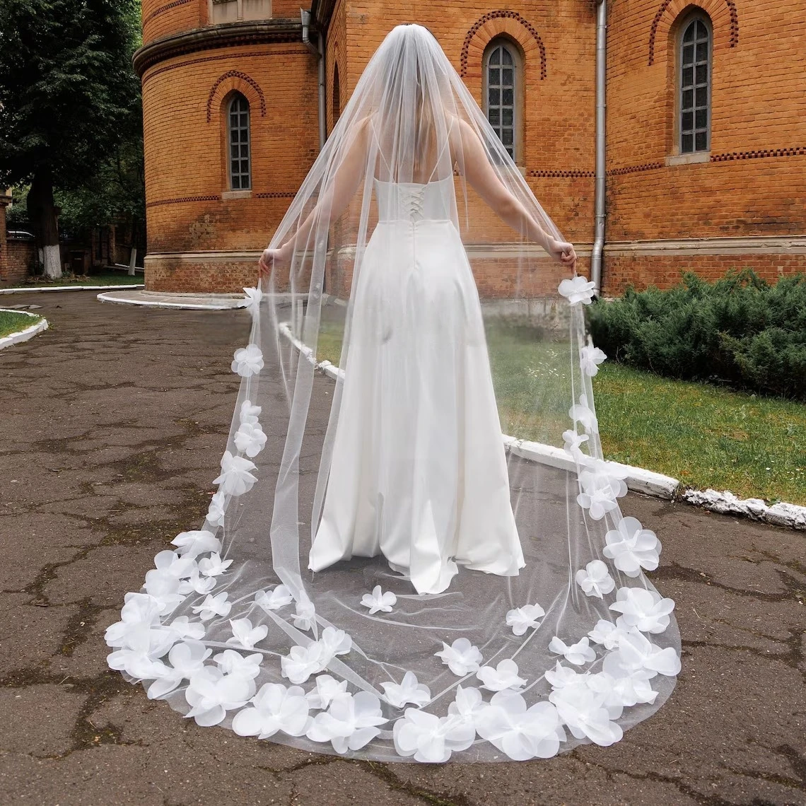 

2.5m Chapel Wedding Veils 3D Flowers Off White Soft Tulle Bride Veil Floral Bridal Veils