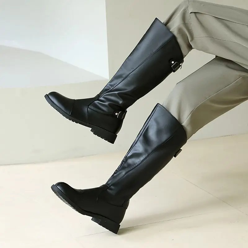 SIMLOVEYO 2025 الرجال عادية حذاء برقبة للركبة جولة تو كعب سميك 3 سنتيمتر البريدي حزام أبازيم حجم كبير 47 48 49 الأسود روتين بوتا