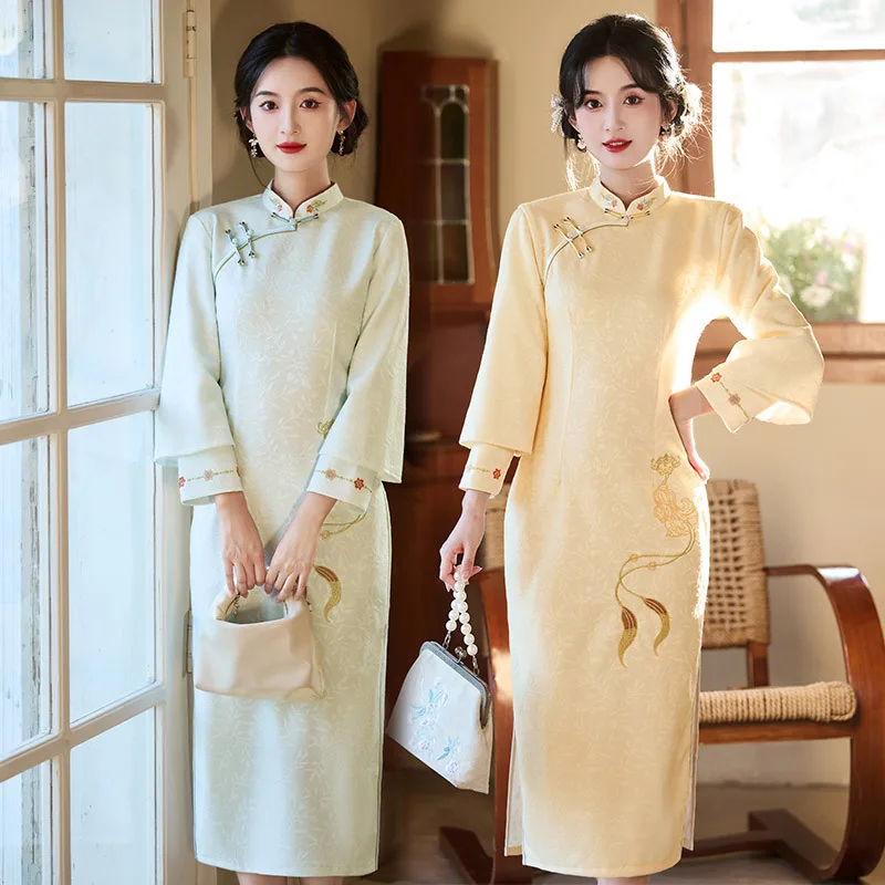

Новое платье Cheongsam в китайском стиле, улучшенное для молодых девушек, платье с цветочной вышивкой, осень 2025, темперамент Qipao