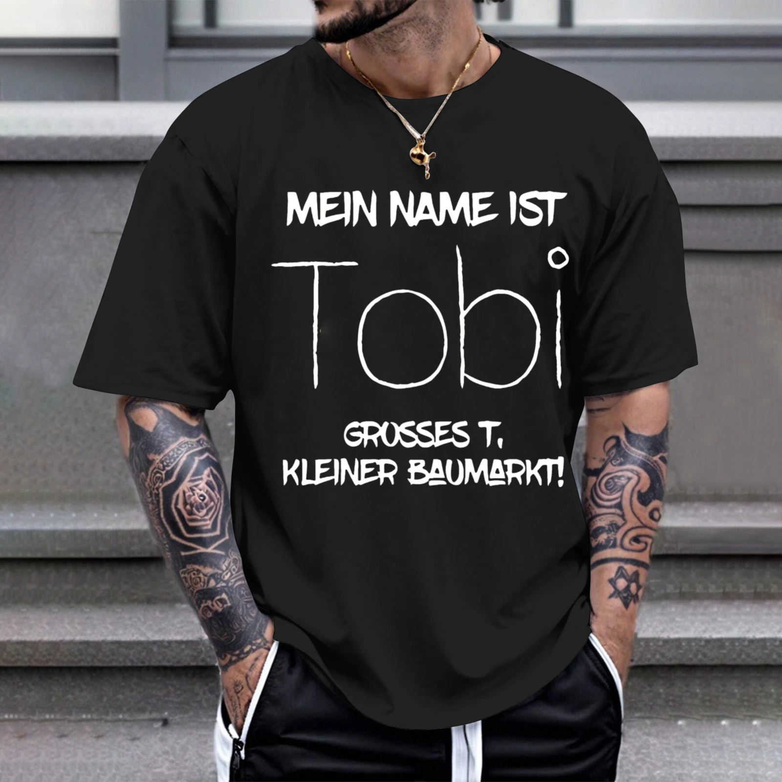 Herren-T-Shirt „Mein Name ist Tobi Grosses T Kleiner Baumarkt“ – Perfekt für Freizeitkleidung, Partys und Karneval-Outfits