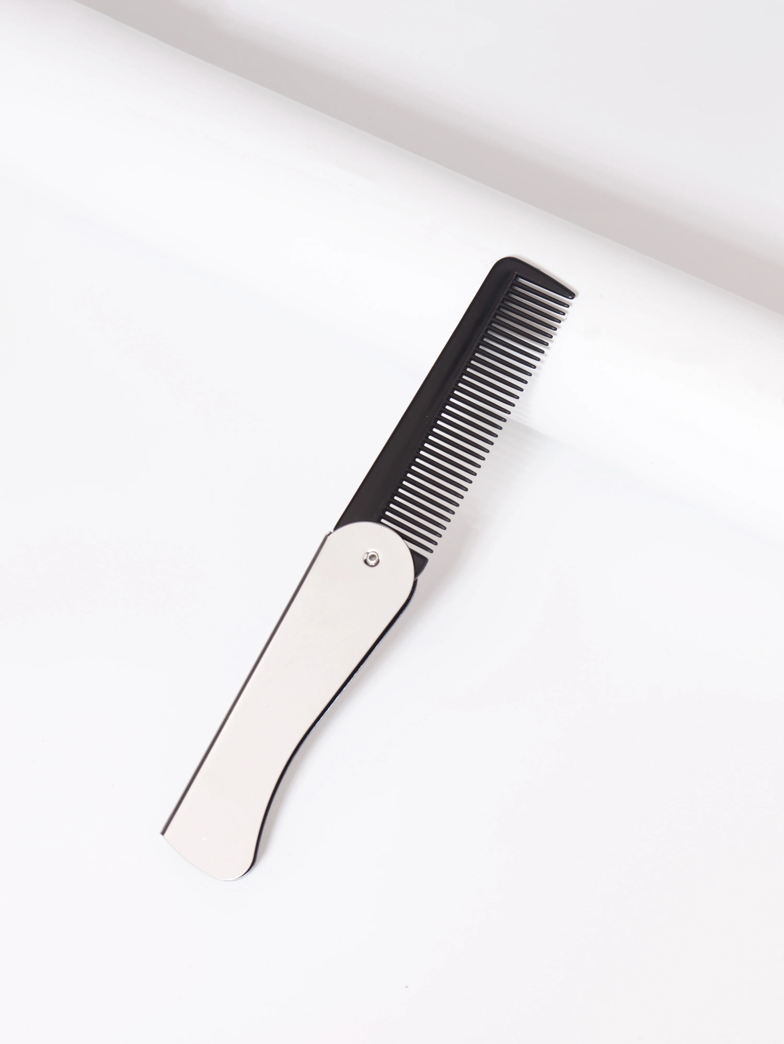 

1PCS stainless steel folding men's beard comb, fine toothed straightener, used for daily hair and beard combing