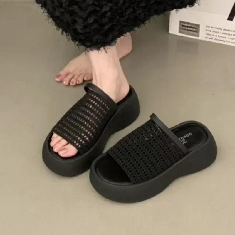 

2025 New Mesh Women's Thick Bottom Slippers Outdoor Fashion Versatile Casual Sandals Height Increase Beach Shoes