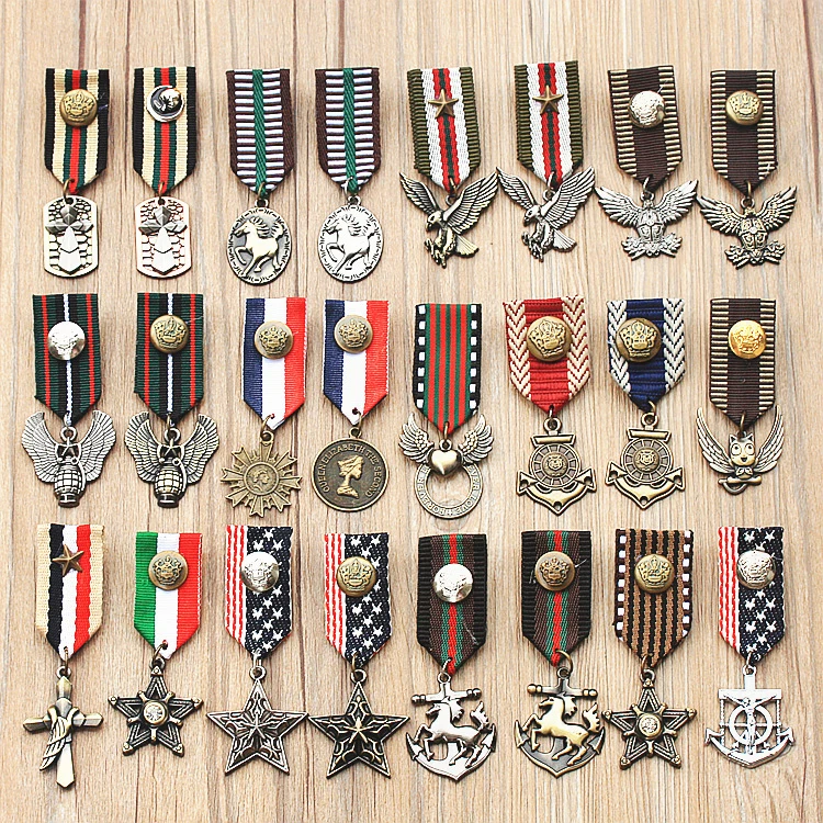 Style Men's Medal Shoulder Badge Metal Badge Wholesale Vintage Badge British Academy