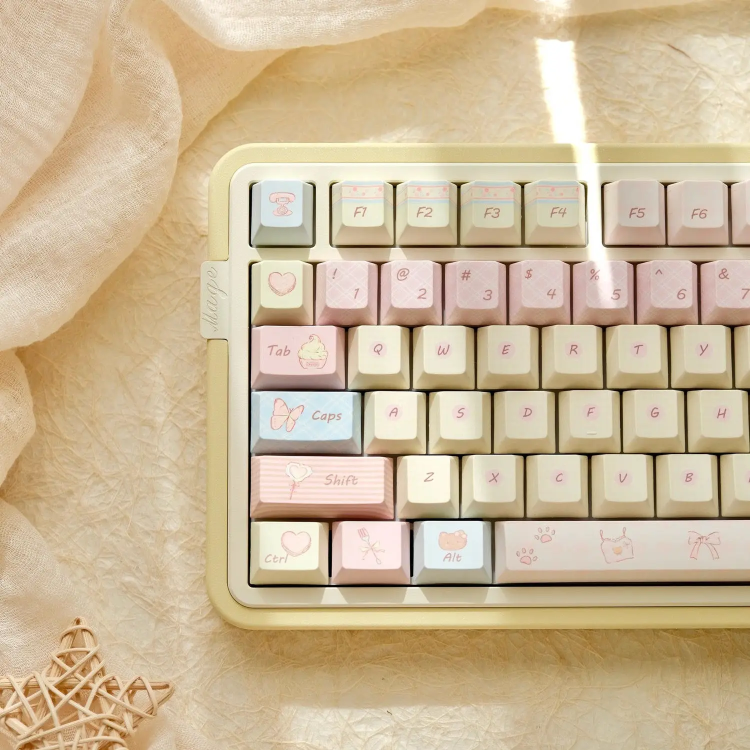 

Romantic to death keycap original height PBT material sublimation high value personality cartoon keycap