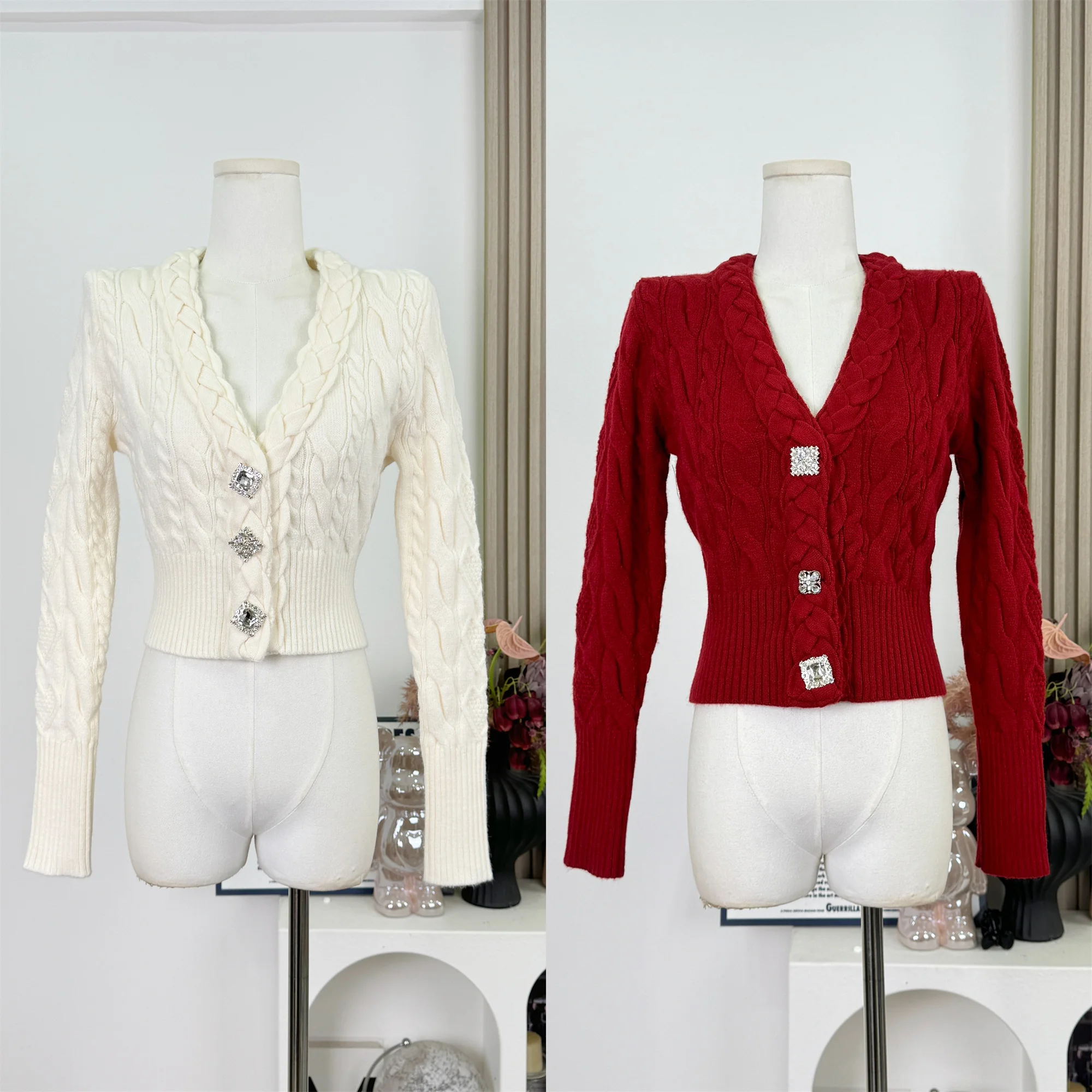 

Handmade Knitted V-Neck Diamond Buckle Decorated Cardigan Long Sleeve Twist Outerwear Women's Fashion Slim Fit Sweater F497