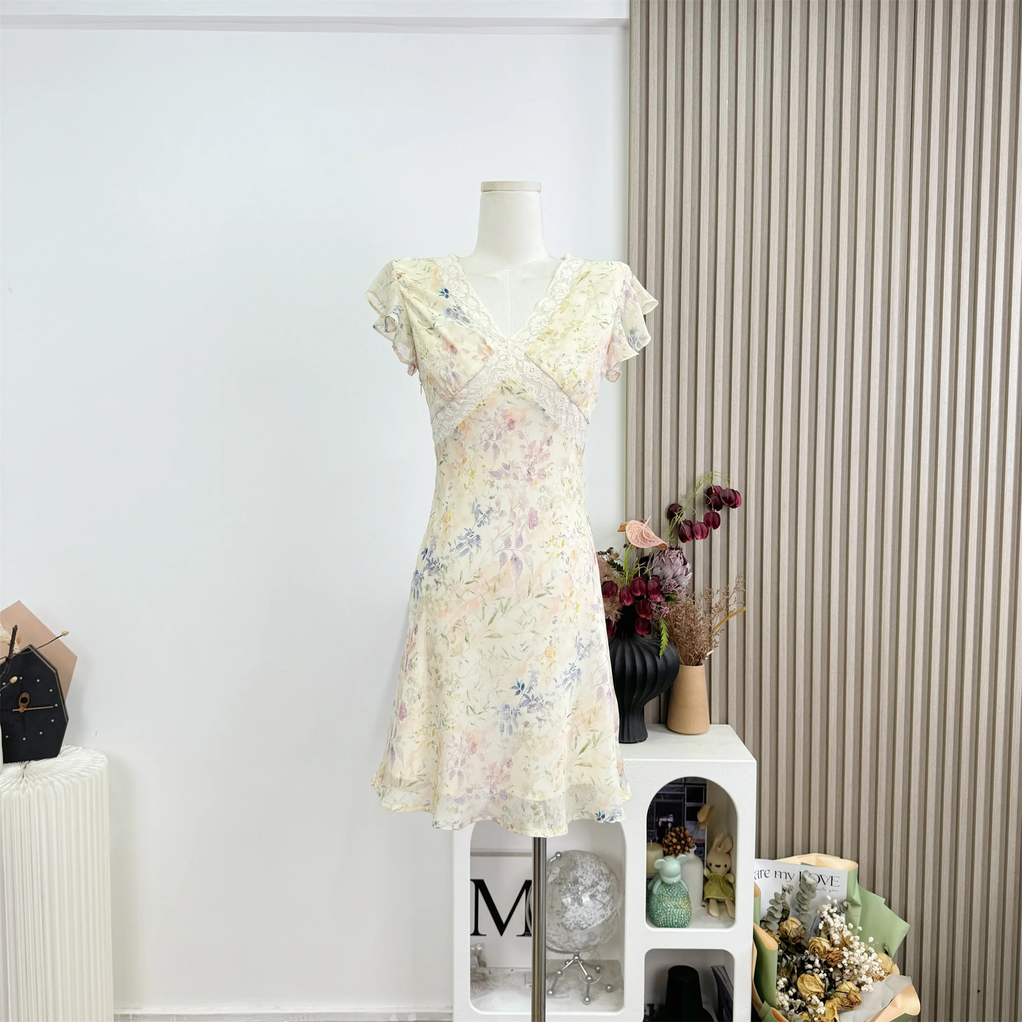 

Women's Summer Sexy Lace V Neck Short Sleeve Floral Dress Lady French Style Slim Holiday Party Dress