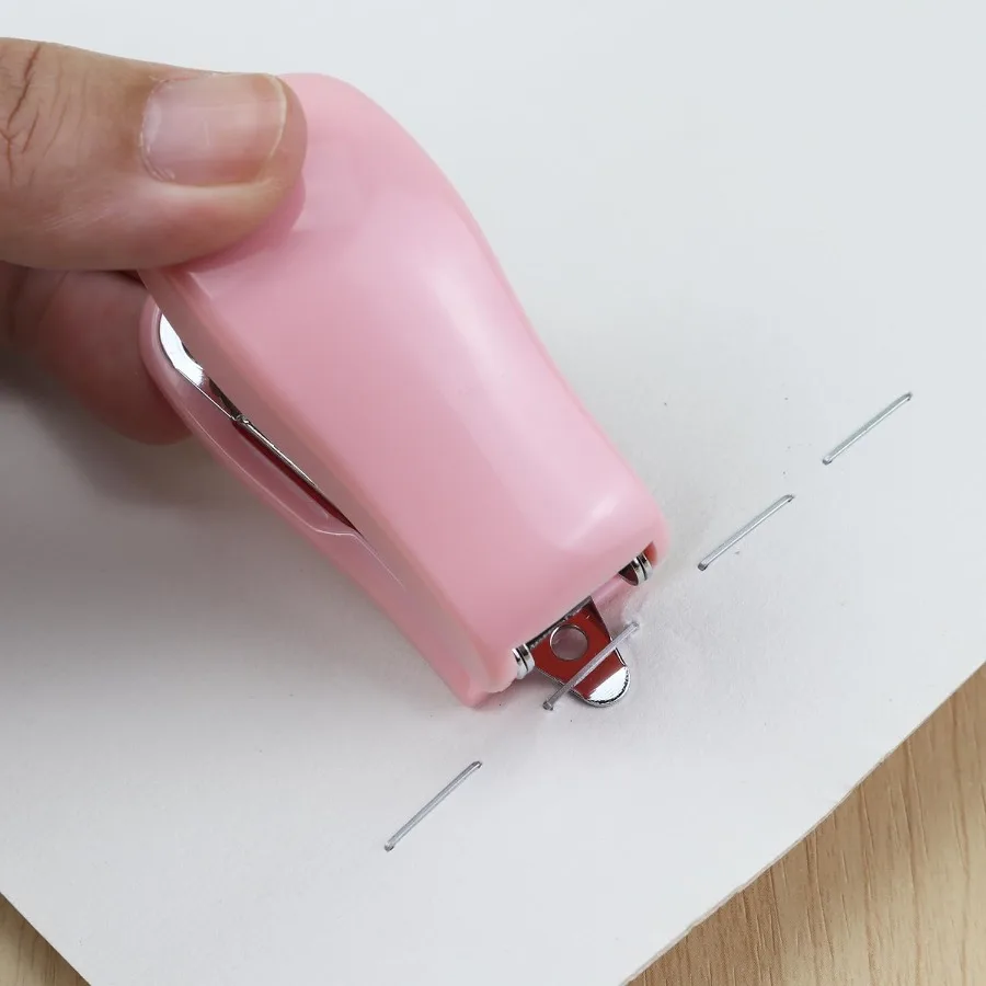 Mini Desktop Stapler Set20 Sheet Capacity Iludes Builtin Staple Remover and 750PCS No.12 Staples Small Cute Stapler for Office
