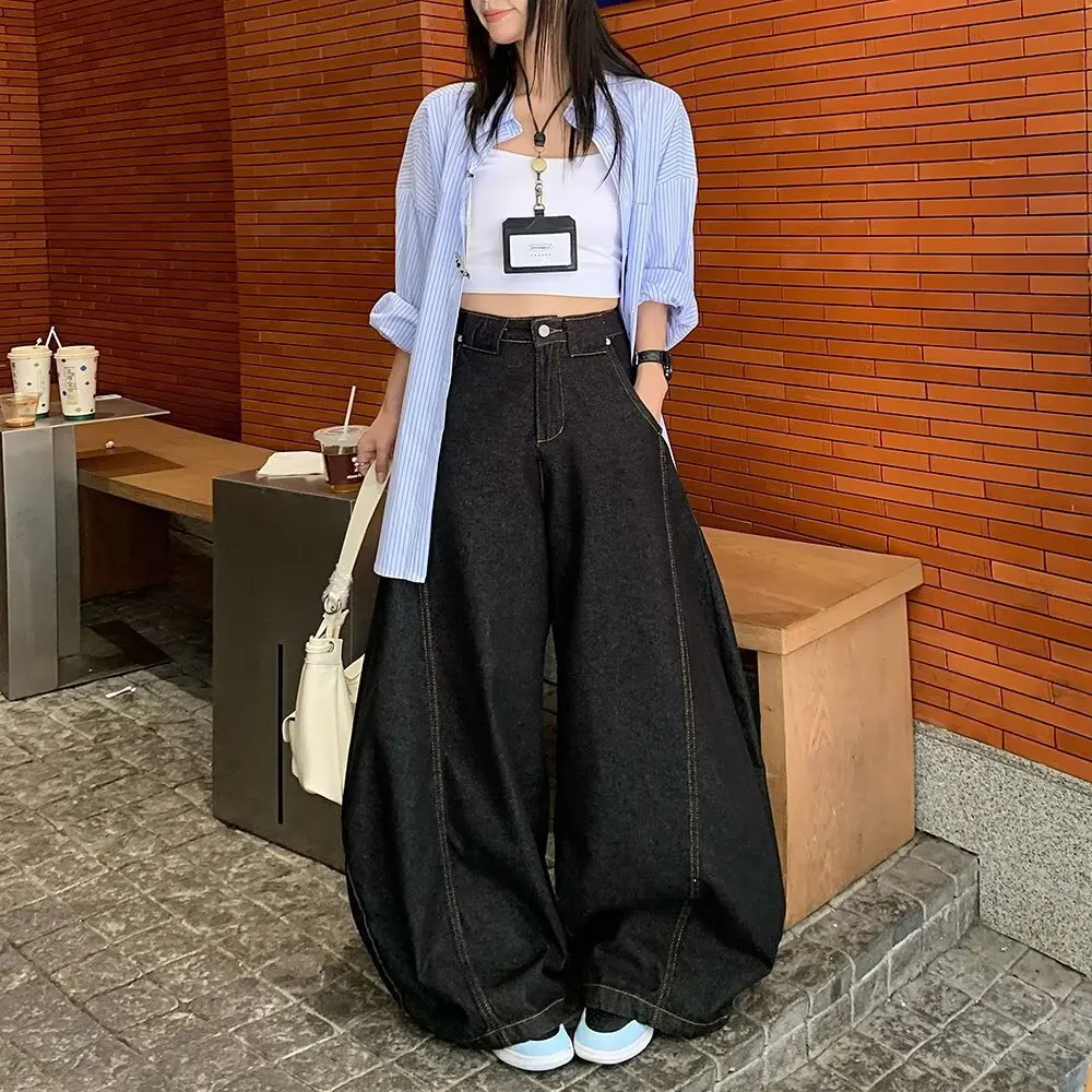 

Loose-fitting jeans, hip-hop style, popular on Instagram, trendy on the high street, unique trousers
