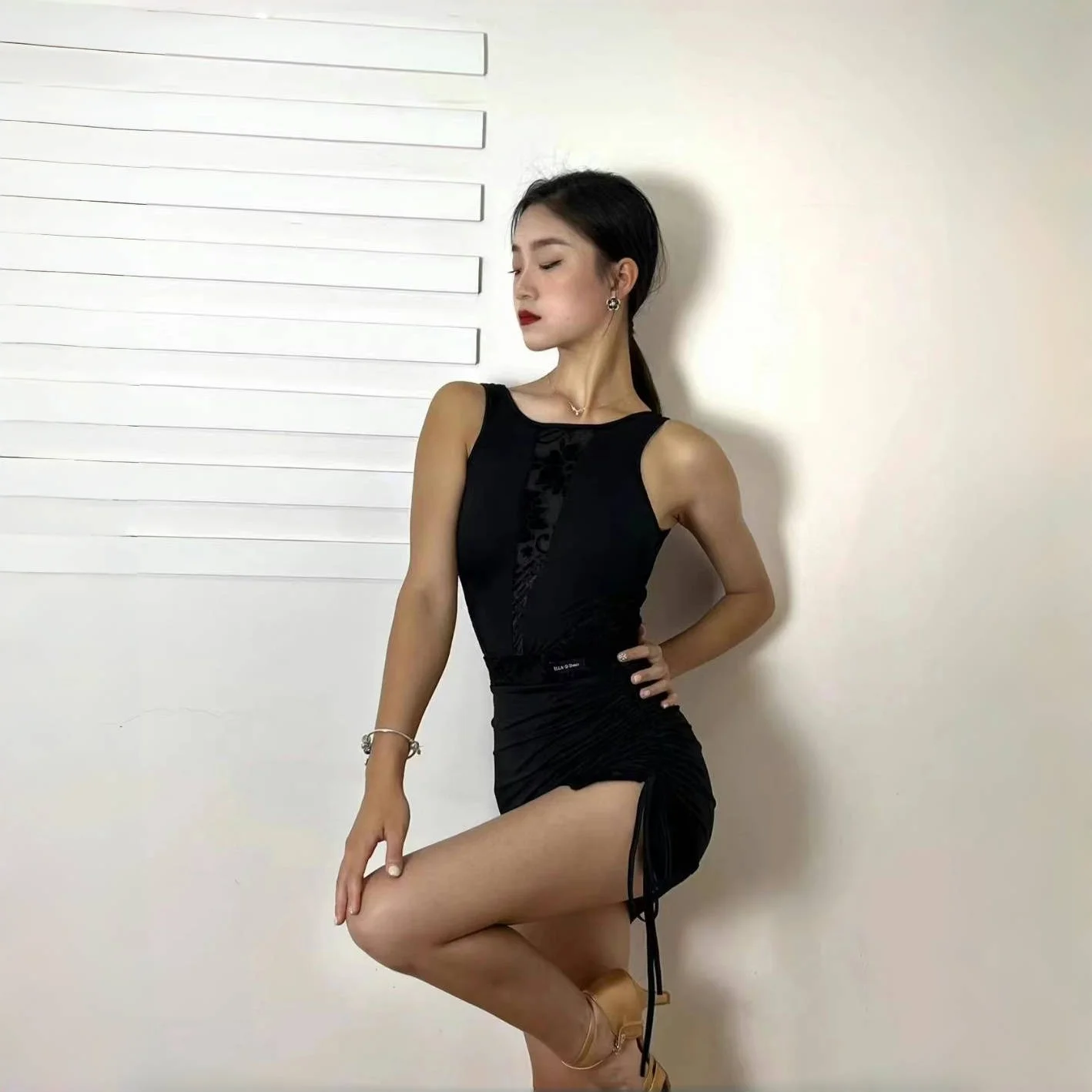 costume da ballo standard nazionale latino per adulti da donna personalizzato gilet patchwork in velluto tuta senza schienale mezza gonna abito con frange