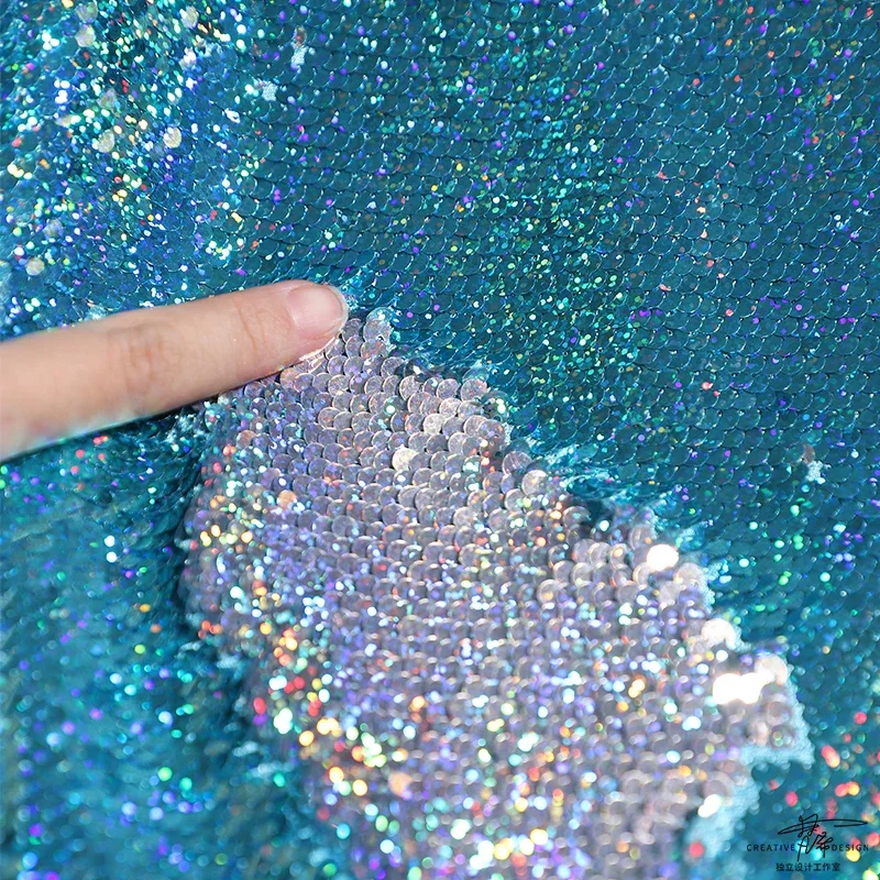 Imagem -03 - Double-sided Sequin Mesh Fabric Double-color Metallic Texture Small Fish Scales Clothing Designer Faça Você Mesmo Costura por Metros Azul